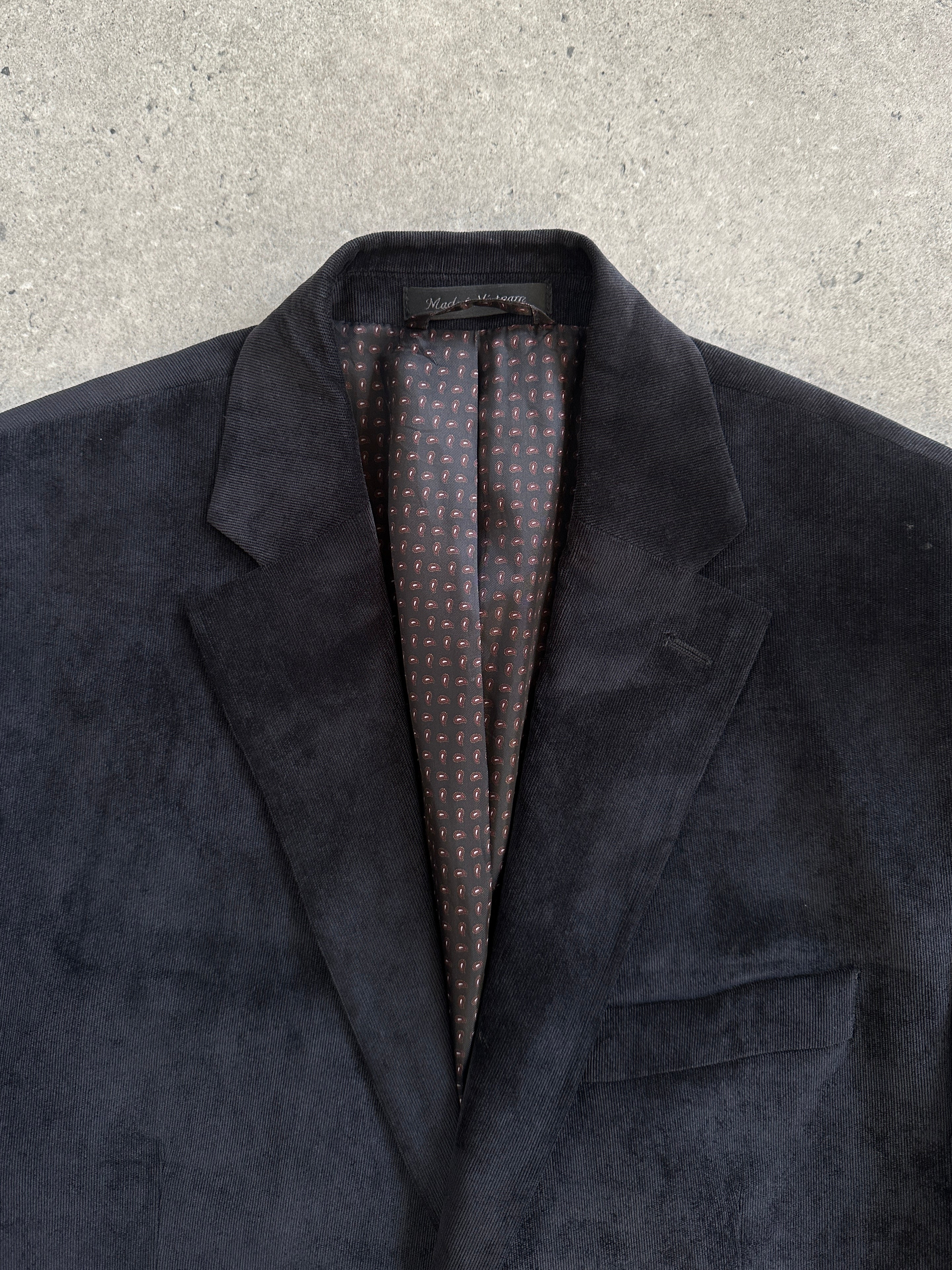 Chaps 2000s single-breasted corduroy blazer in size 40R/L, tan color, with notch lapel and button closure.