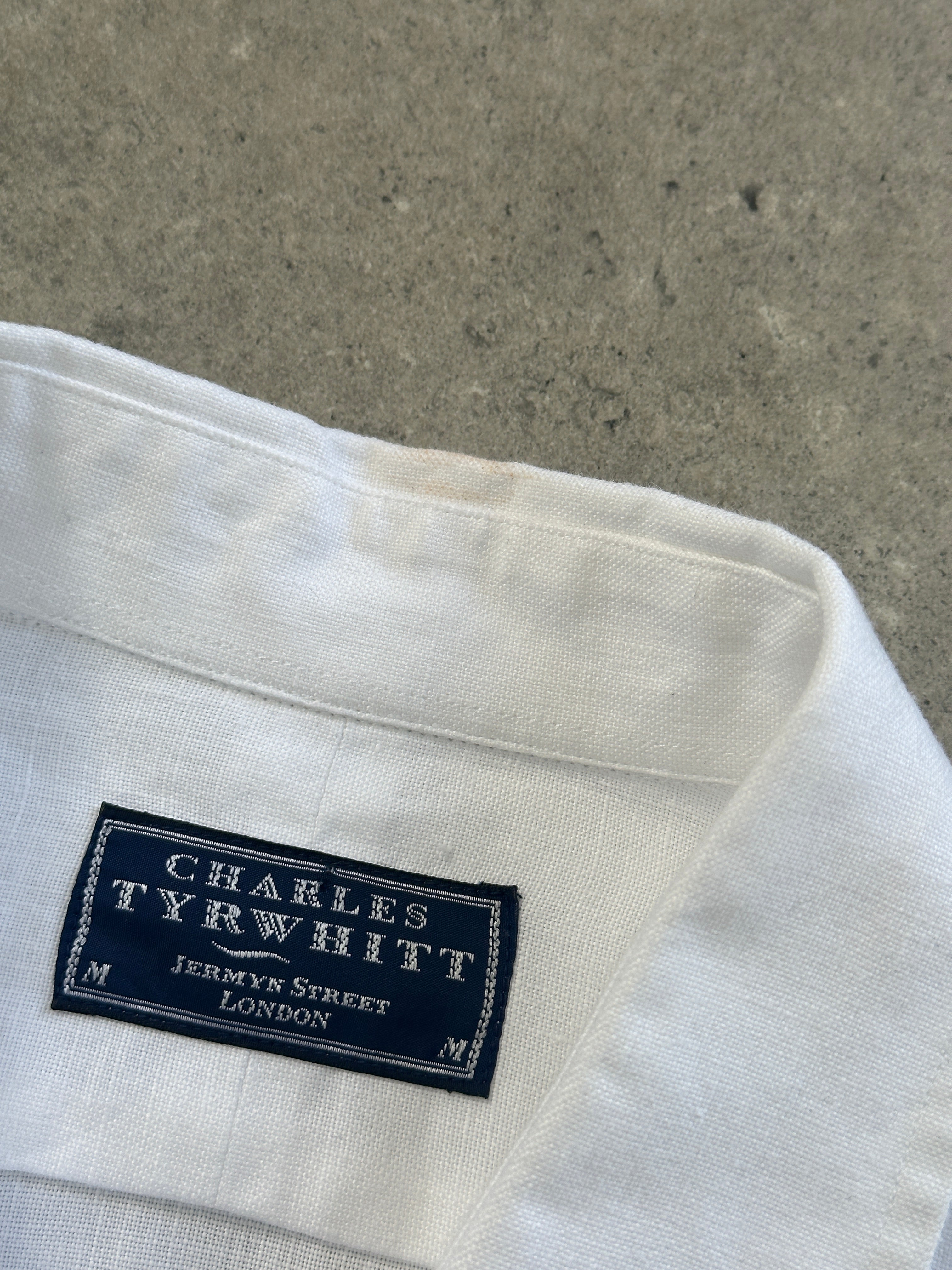 Vintage Pure Linen Shirt in XL/XXL, light and breathable fabric, worn by a person with rolled-up sleeves, casual style.