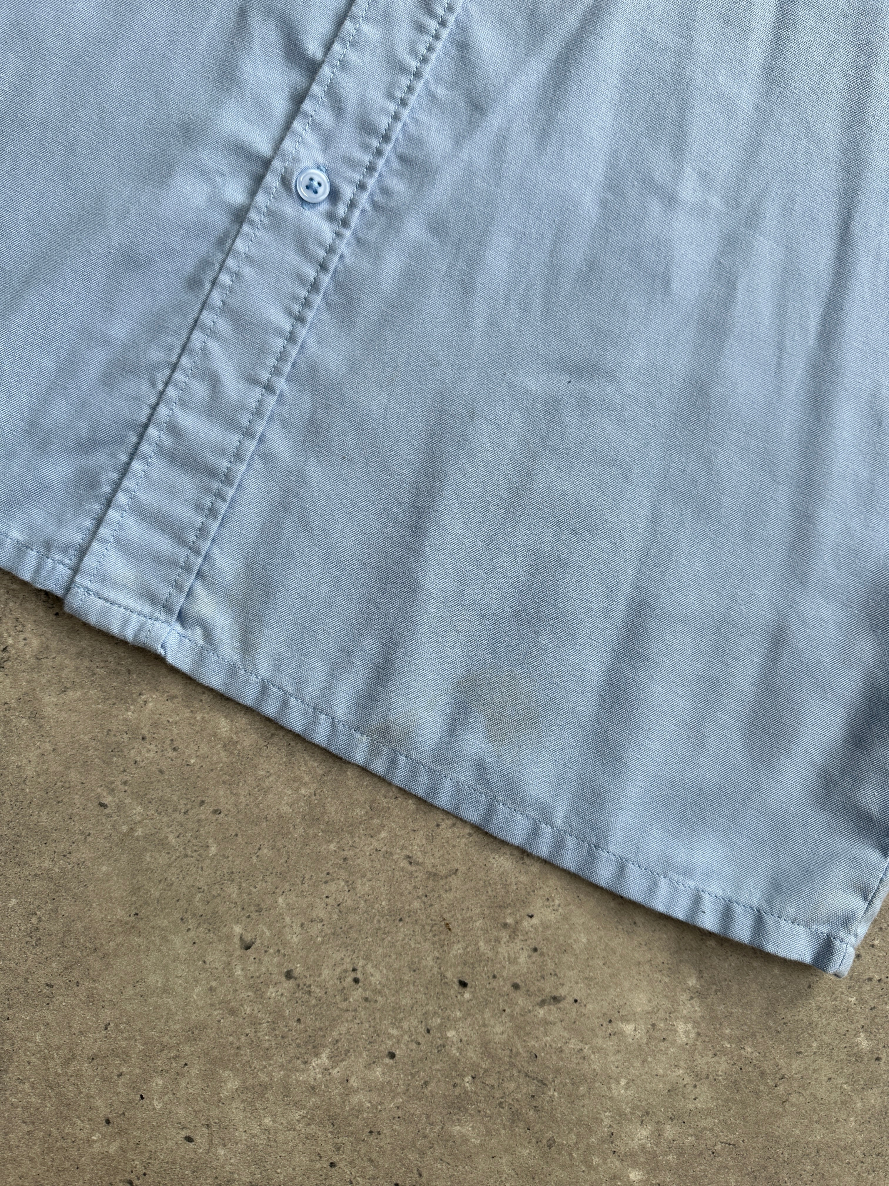 Dickies cotton shirt in size large/extra large, shown in a casual fit with a button-down collar and classic design.