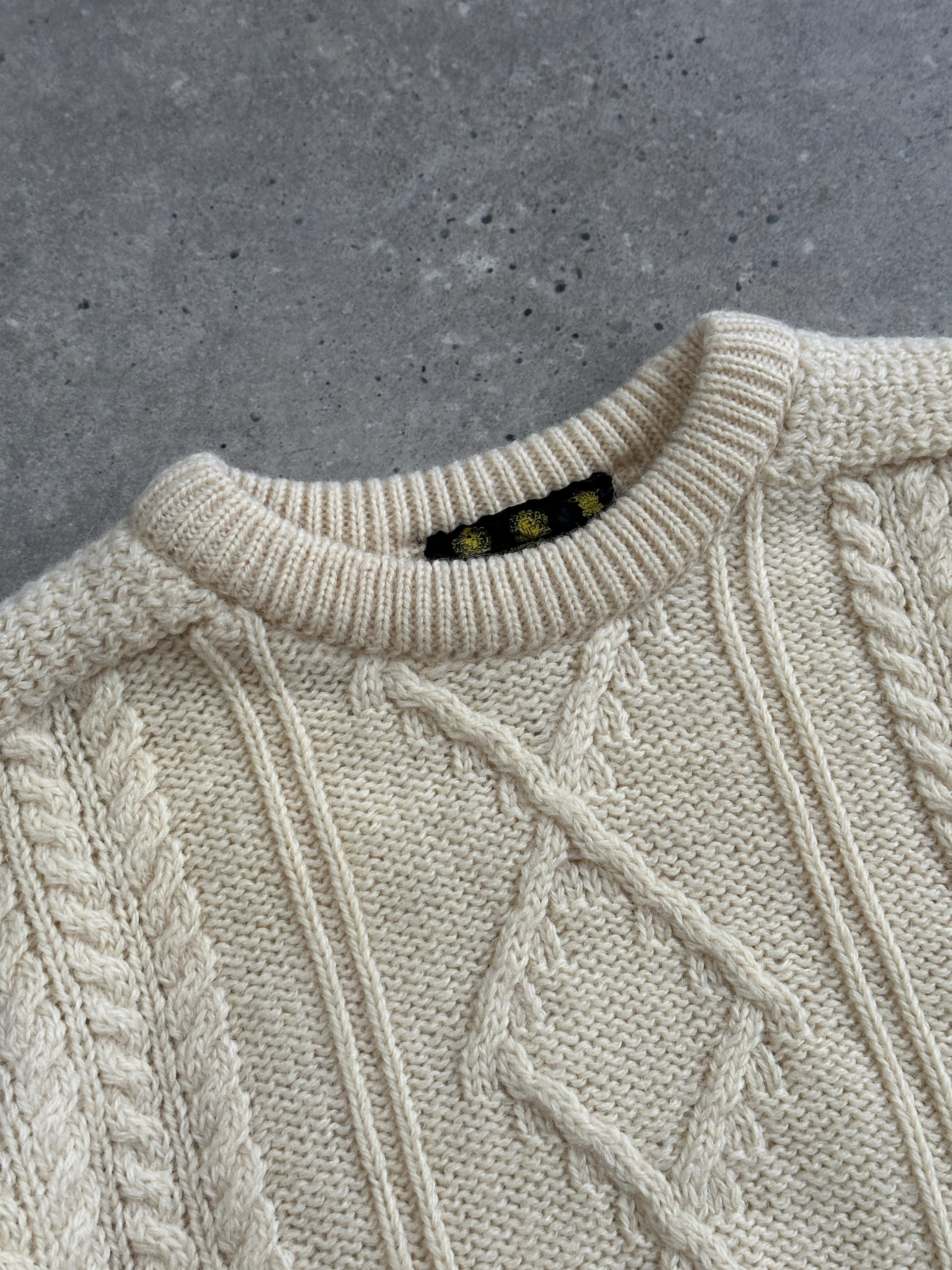Barbour 80s pure wool chunky cable knit jumper in size L, featuring a textured cable pattern and classic crew neck design.