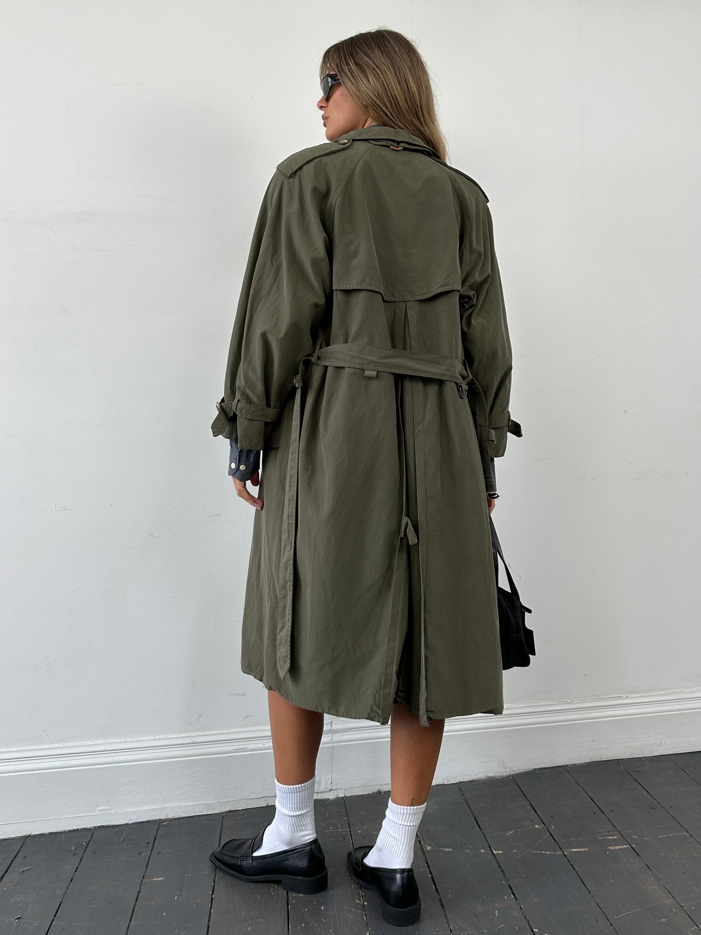 Max Mara Weekend double-breasted belted trench coat in beige, shown on a model, featuring classic collar and knee-length design.