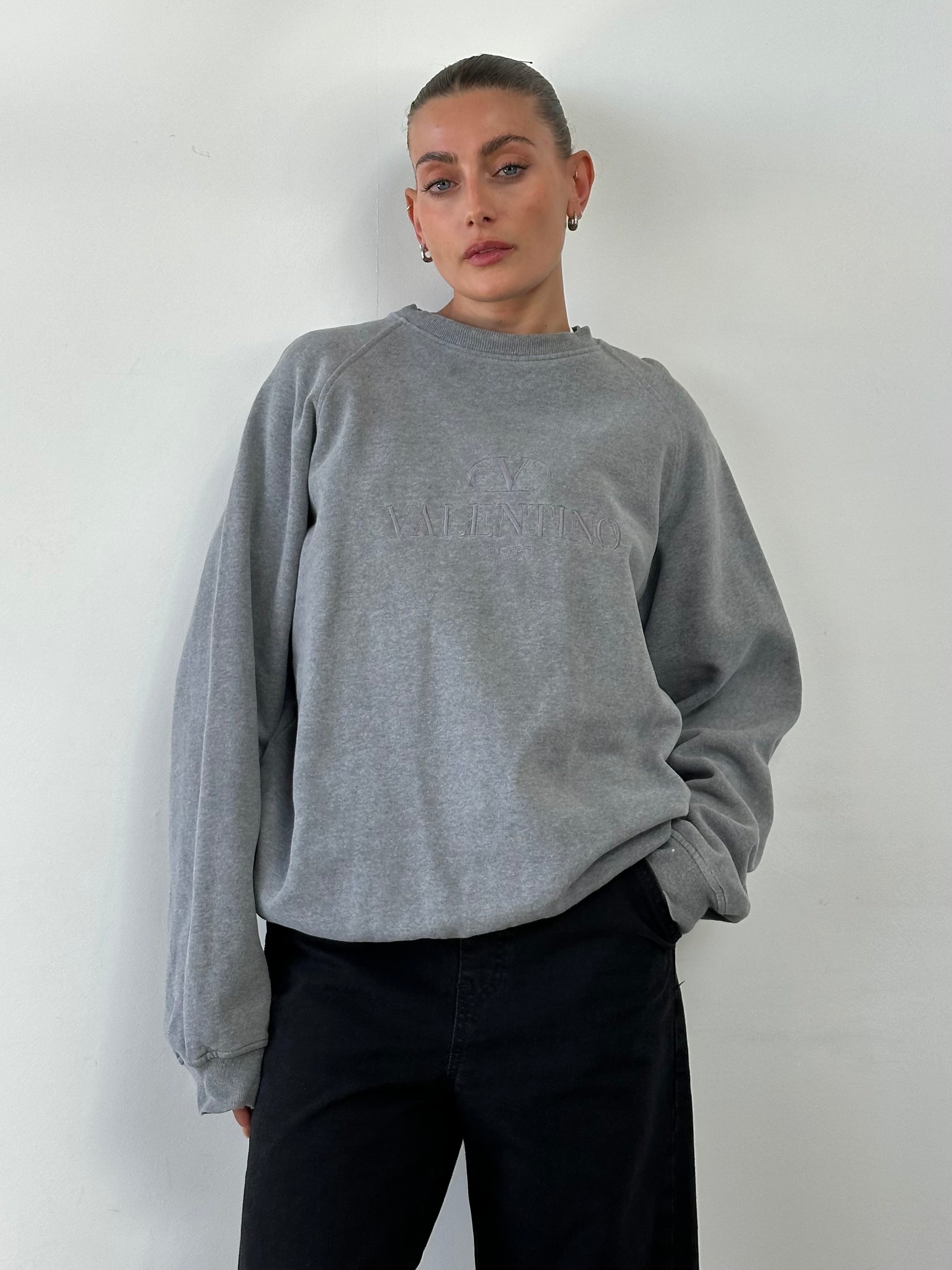 Valentino Sport embroidery logo sweatshirt in XL, featuring a stylish design with embroidered details on a comfortable sweatshirt.