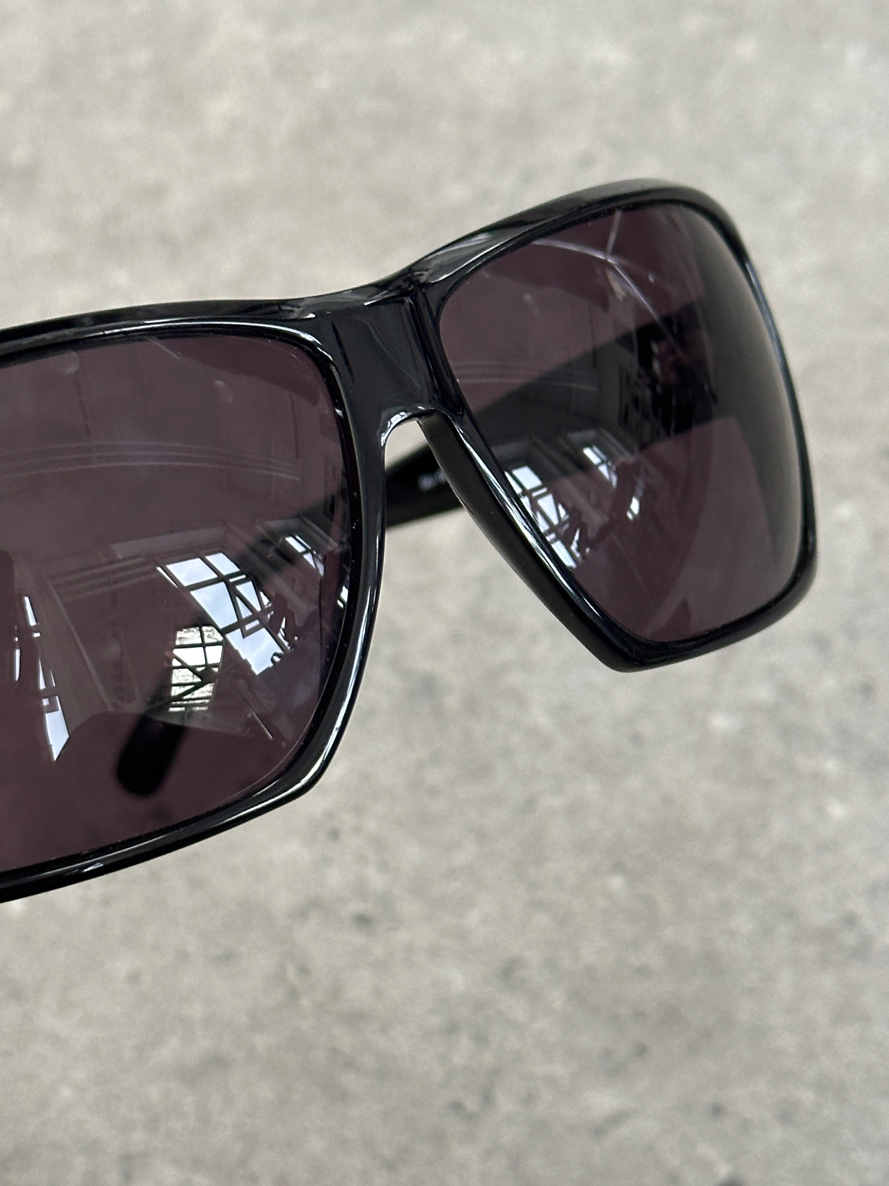 Guess 2000s Oversized Rectangular Sunglasses
