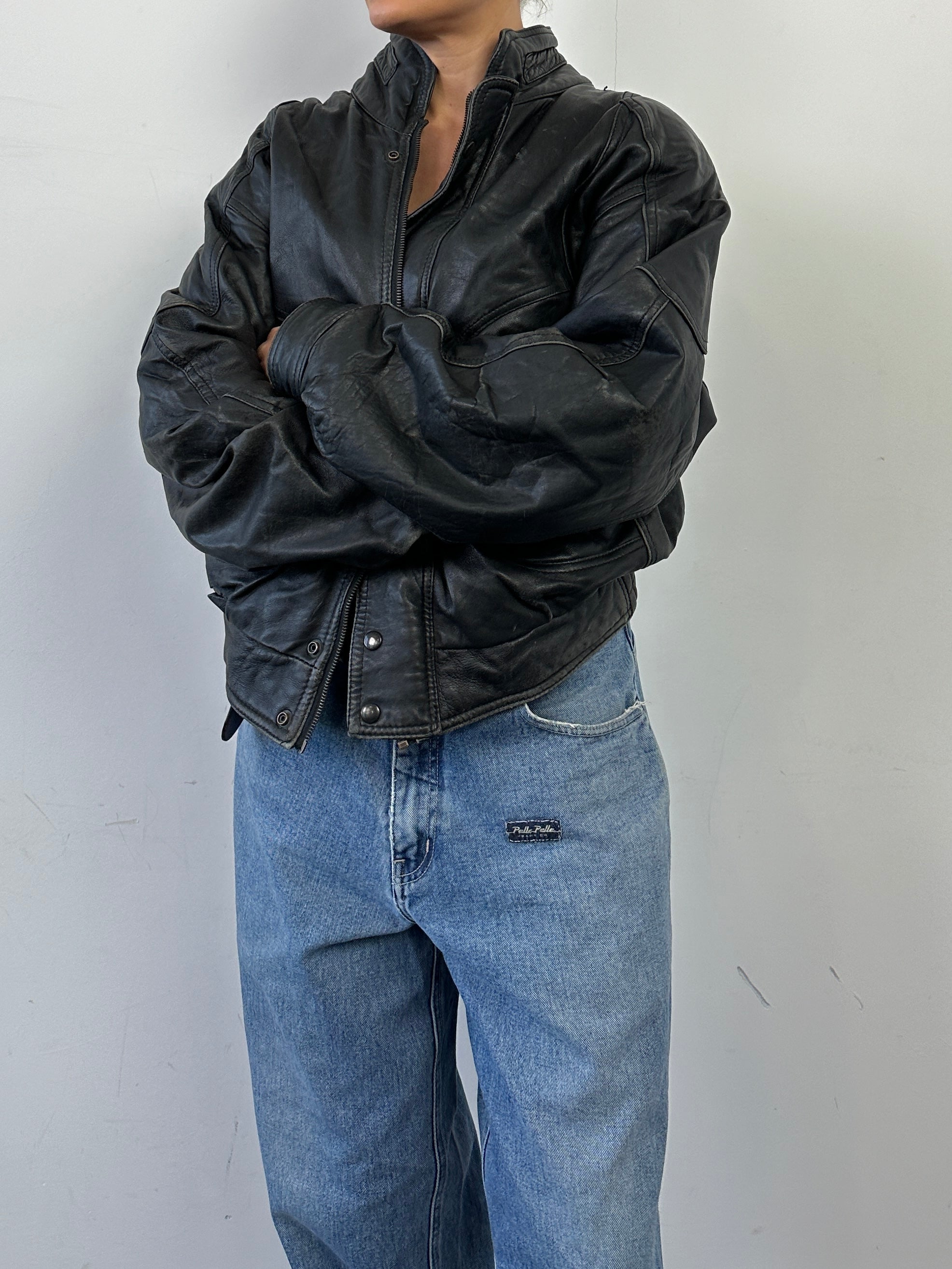 Vintage Leather Bomber Jacket in size M, featuring classic design and durable leather material.