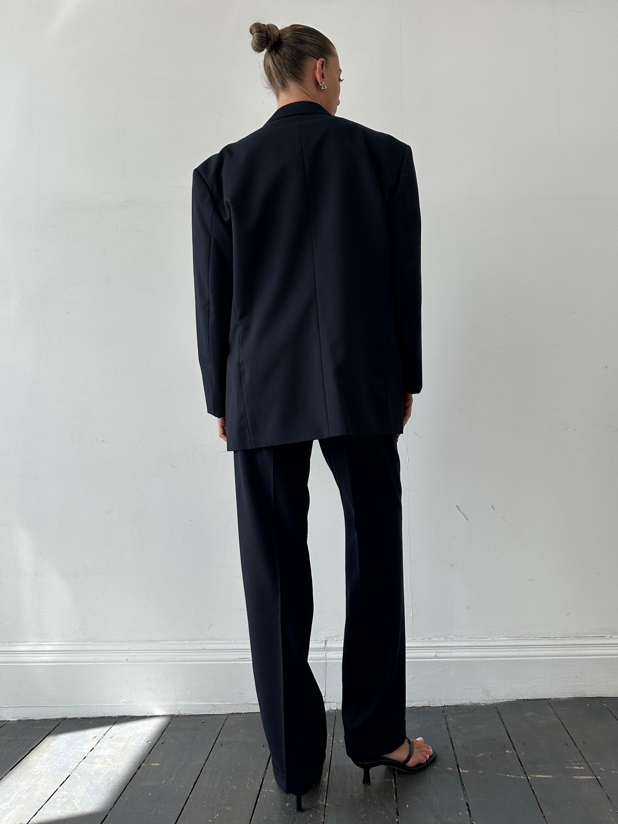 Vintage wool boxy blazer in size 42R/XL, single-breasted style with classic tailored fit and textured fabric, displayed on a hanger.