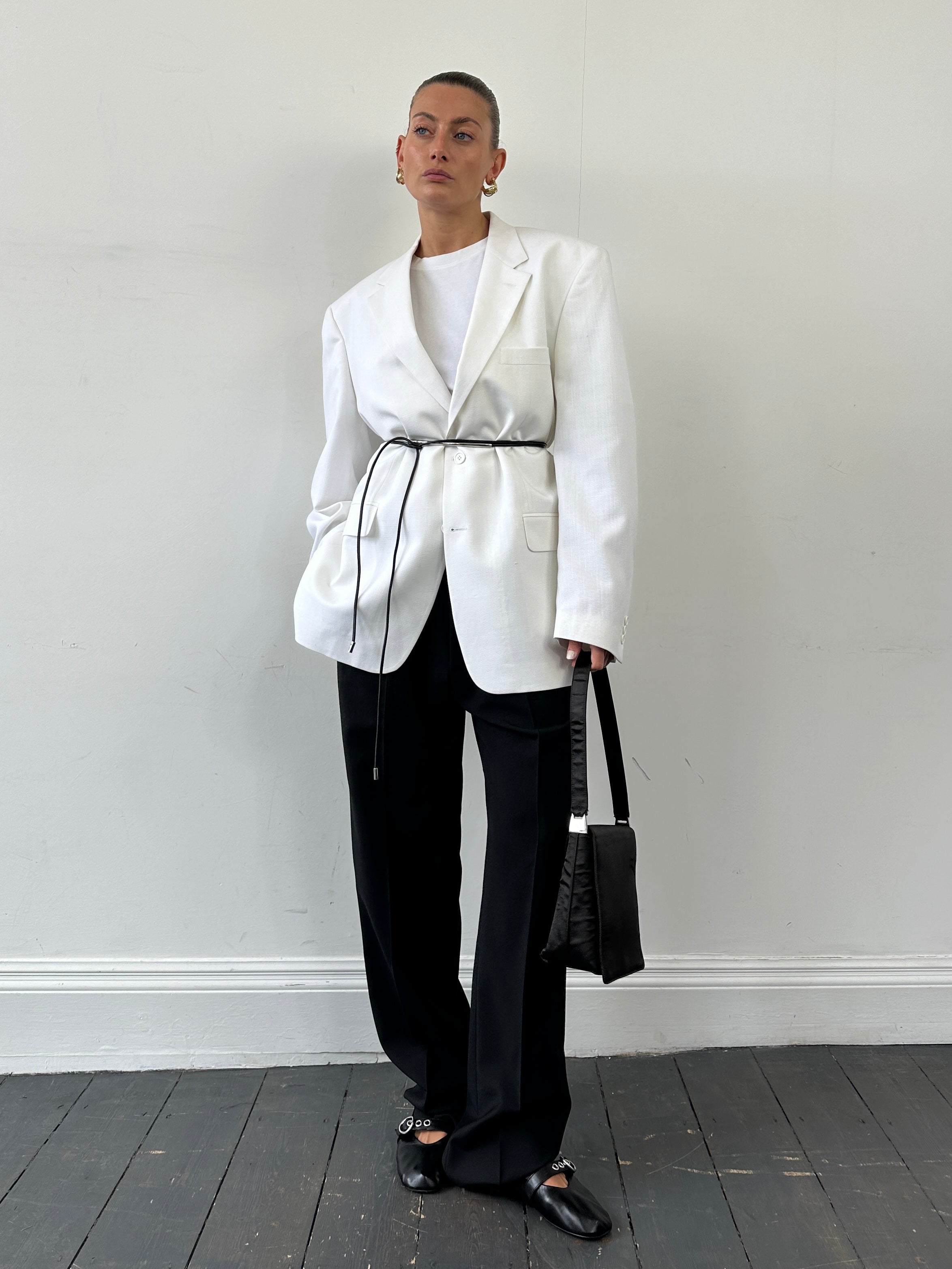 Vintage modal single-breasted blazer in size 46R/XXL, tailored fit with classic lapels, styled in a neutral color.