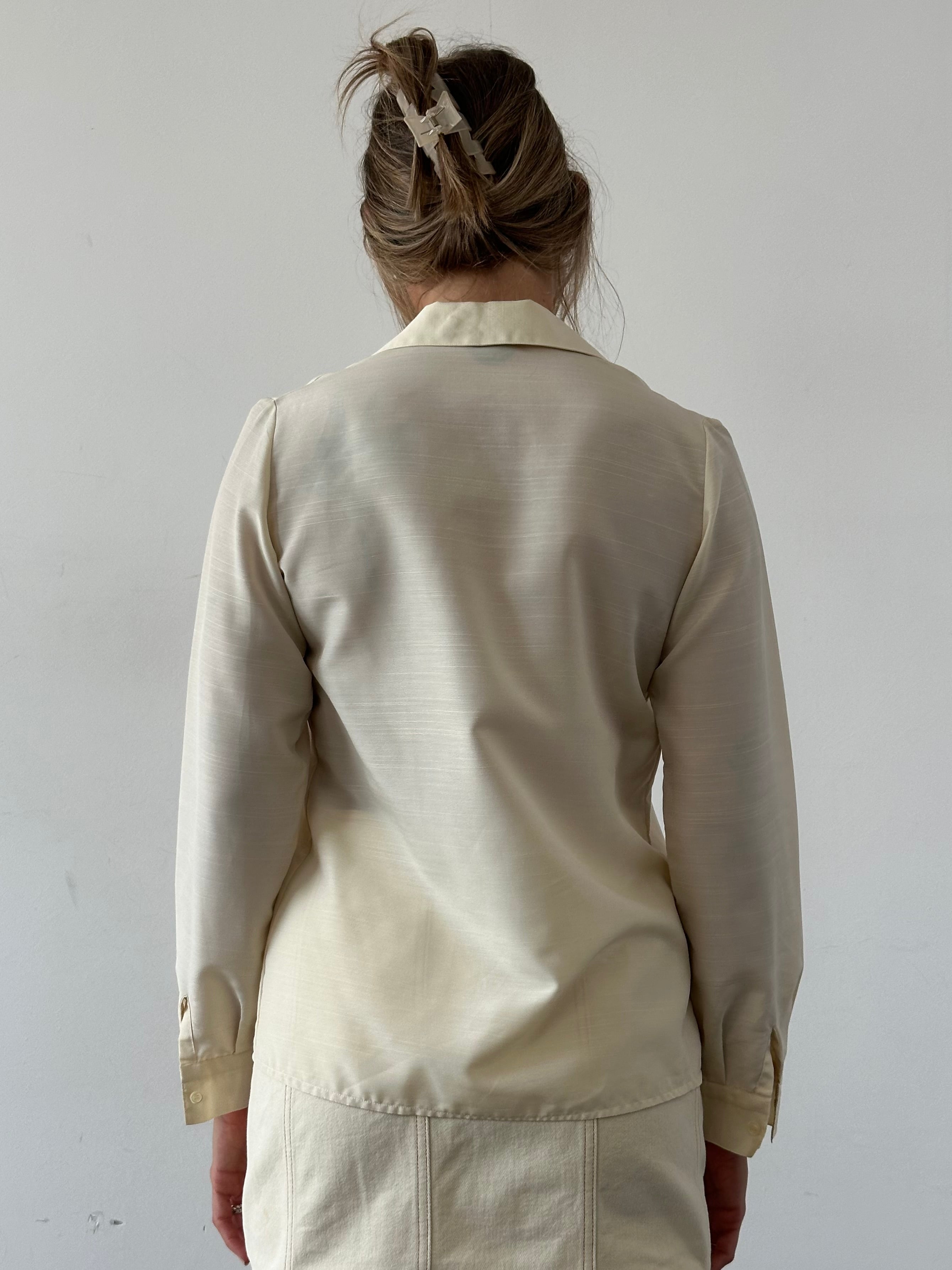 Vintage Italian silk blend blouse with open collar, short sleeves, and vintage style in S/M size, casual elegant shirt.