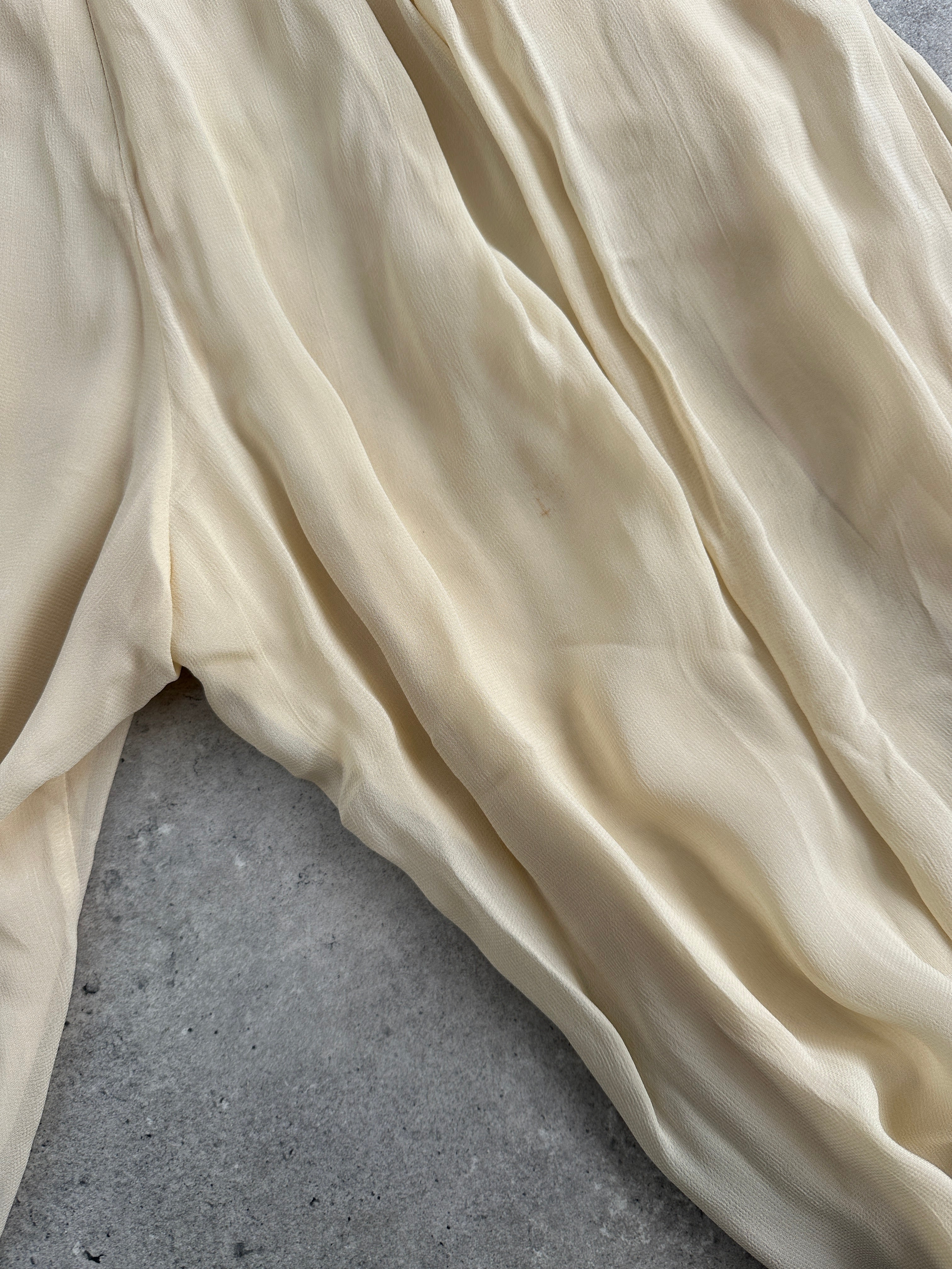 Marella wide-leg high-waisted tailored palazzo trousers in W26, shown on a model with a neutral background.