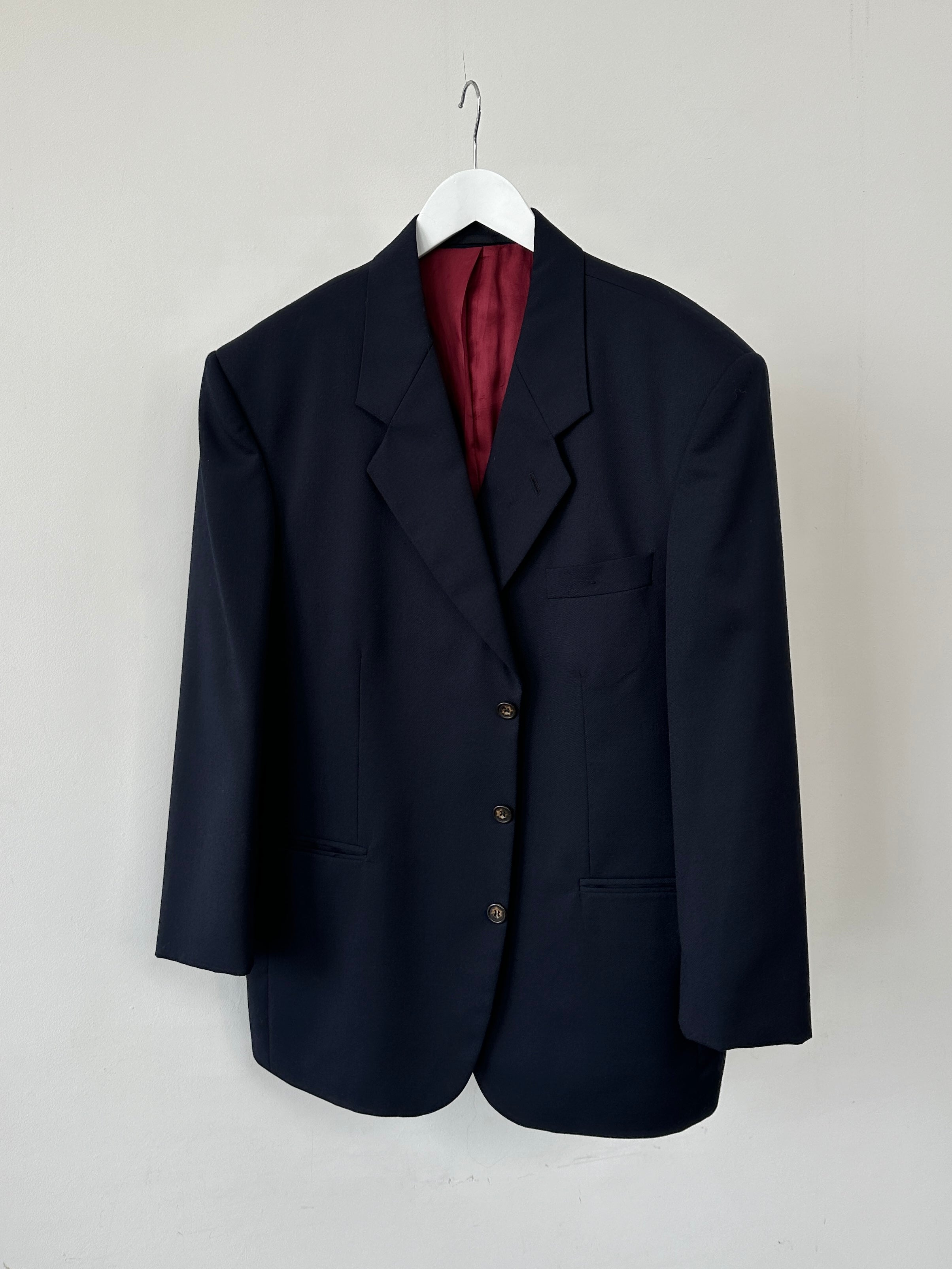 Vintage wool blazer in a boxy fit, single-breasted style, size 42R/XL, featuring classic lapels and tailored design