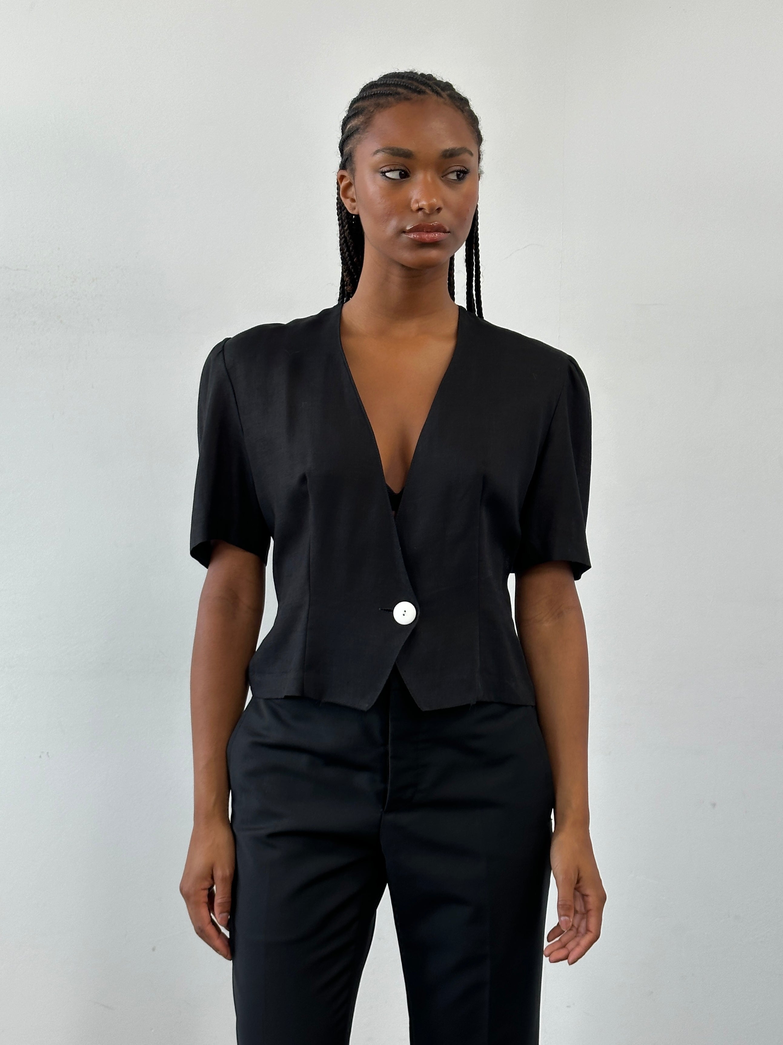 St Michael 1987 cropped short sleeve blazer in size M, stylish tailored blazer with short sleeves and structured design.