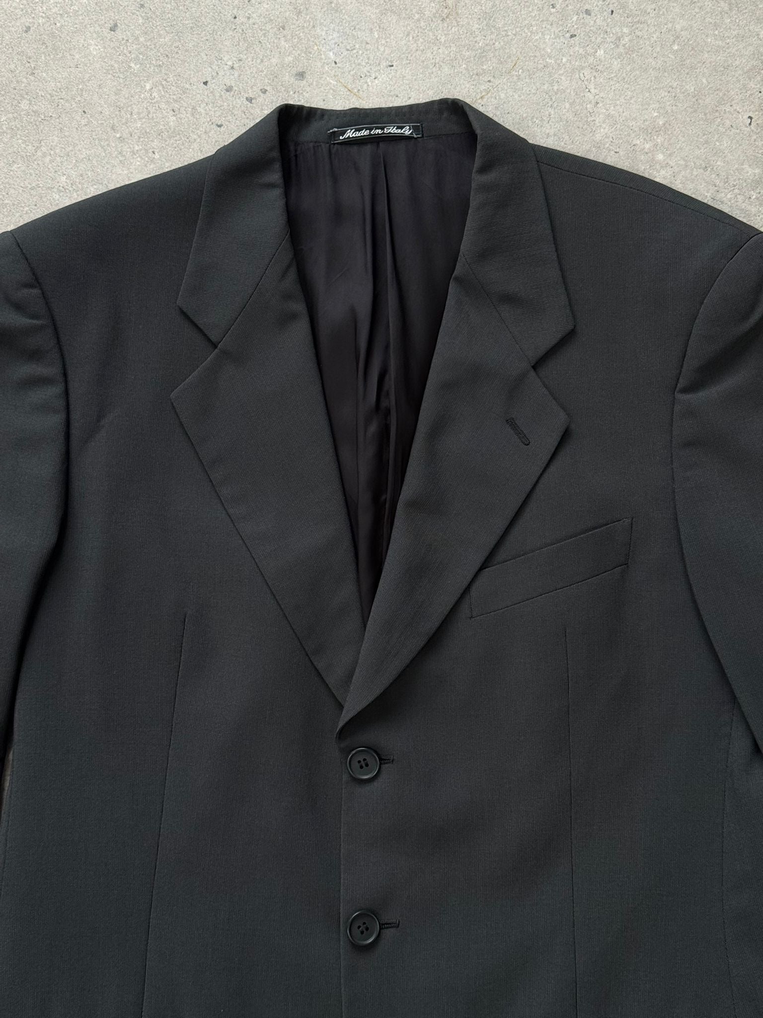 Giorgio Armani Le Collezioni 1990s wool single-breasted blazer in XL, navy blue with classic lapel and button closure.