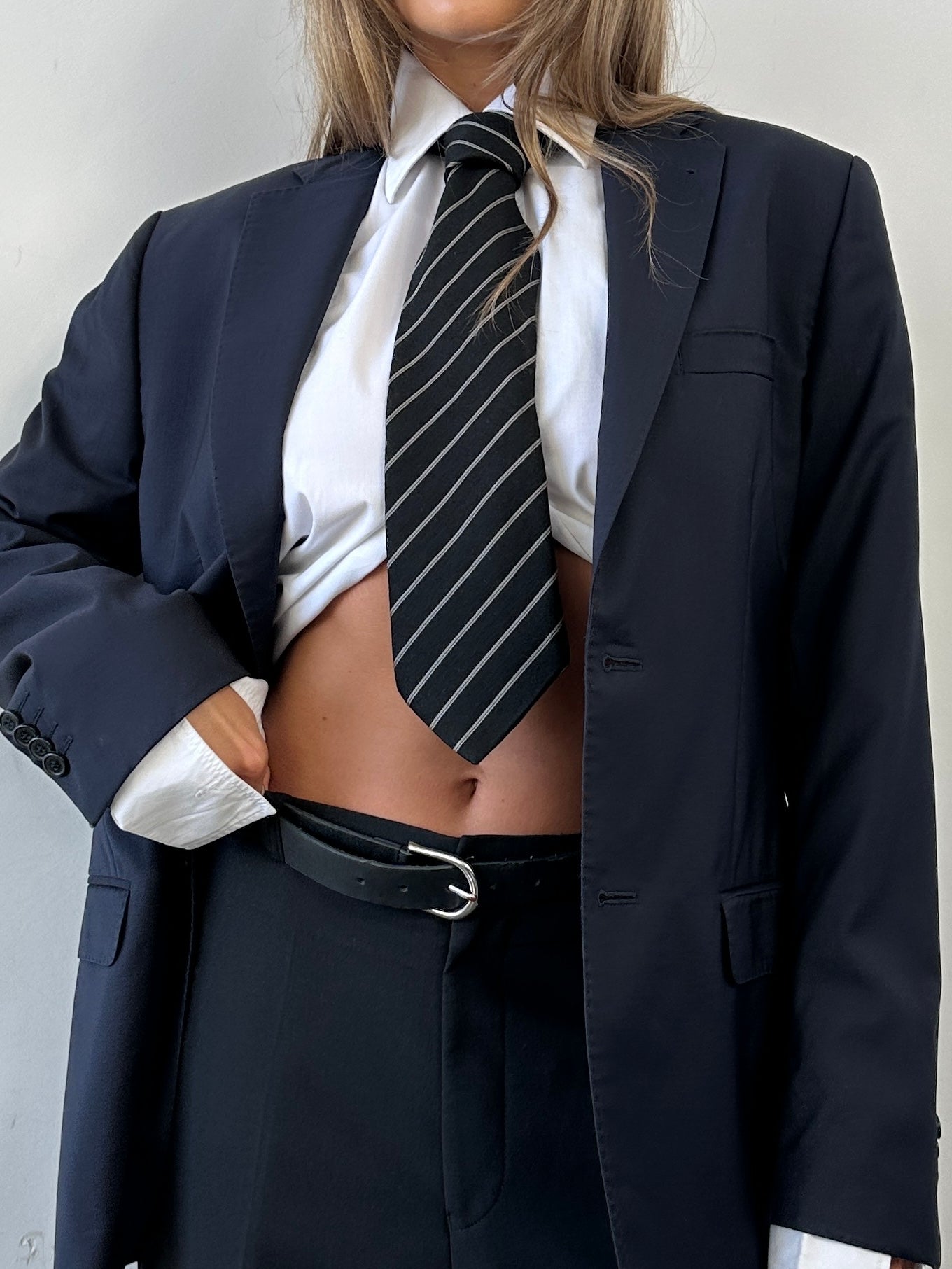 Giorgio Armani silk wool tie with blue and gray stripes, featuring a classic pattern and elegant knot.