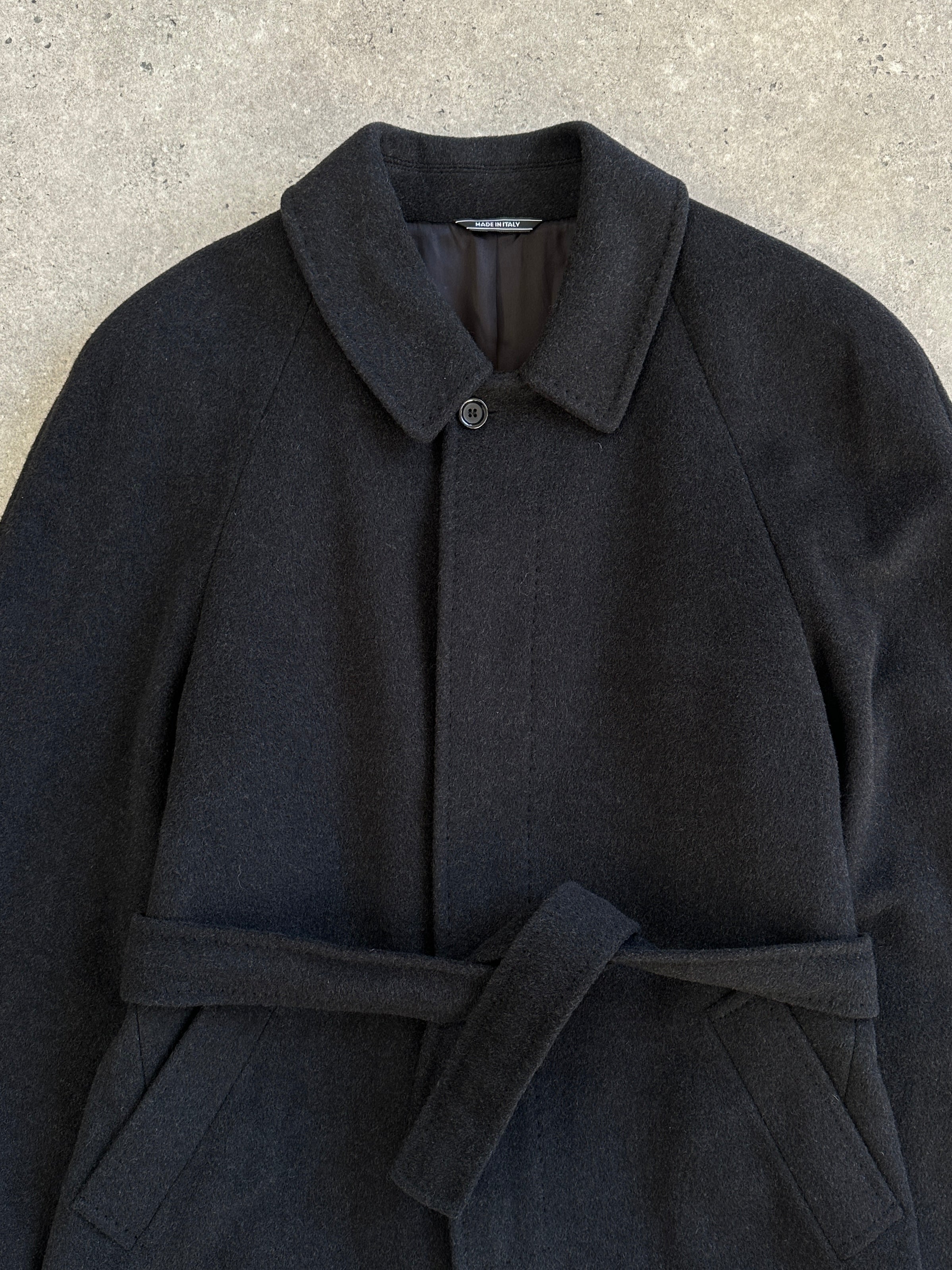 Vintage Italian 1980s wool belted coat in XL, showcasing classic design, warm fabric, and vintage style details.