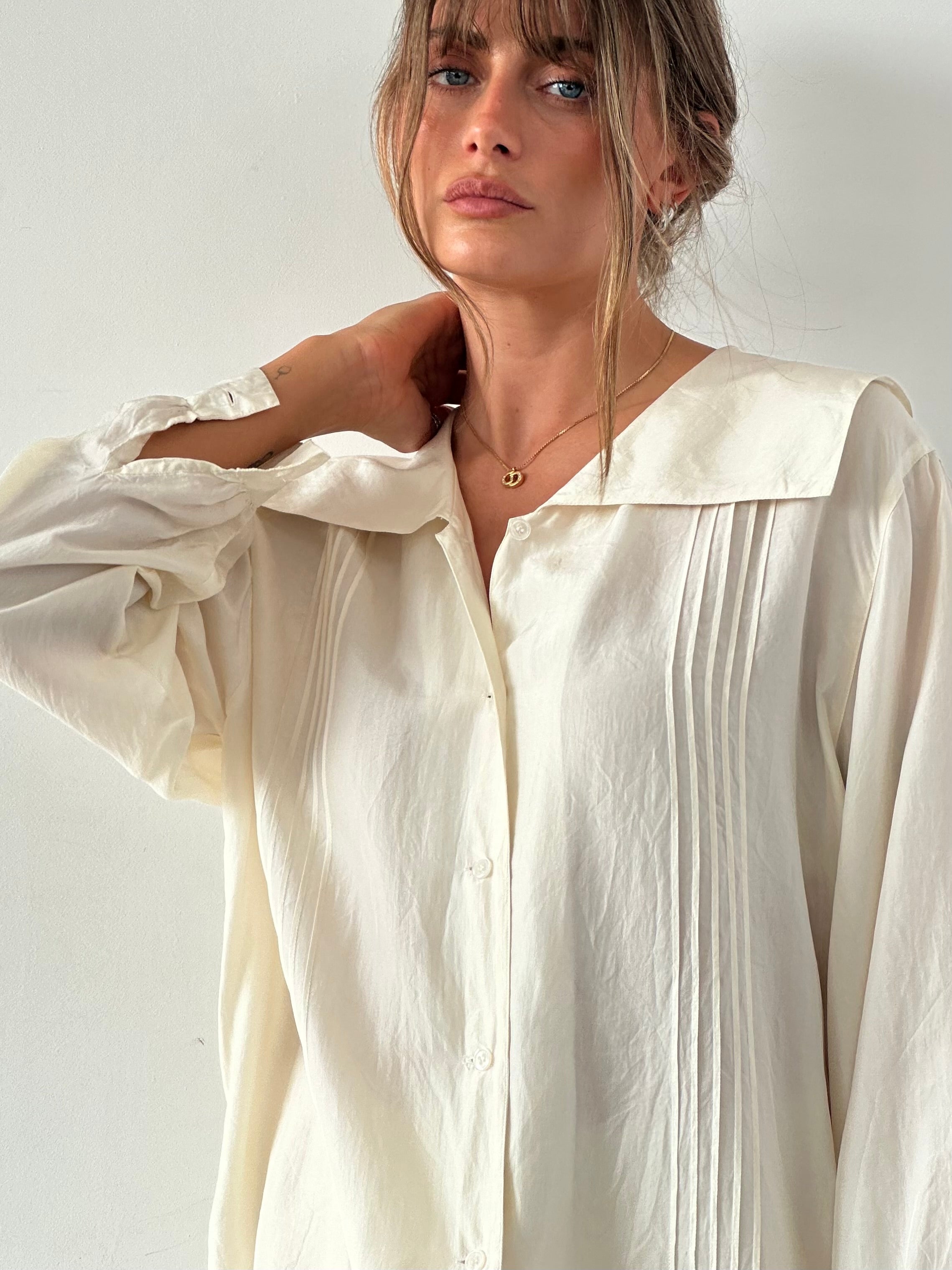 Vintage pure silk oversized collar shirt in size L/XL, featuring a classic design and elegant silk fabric.