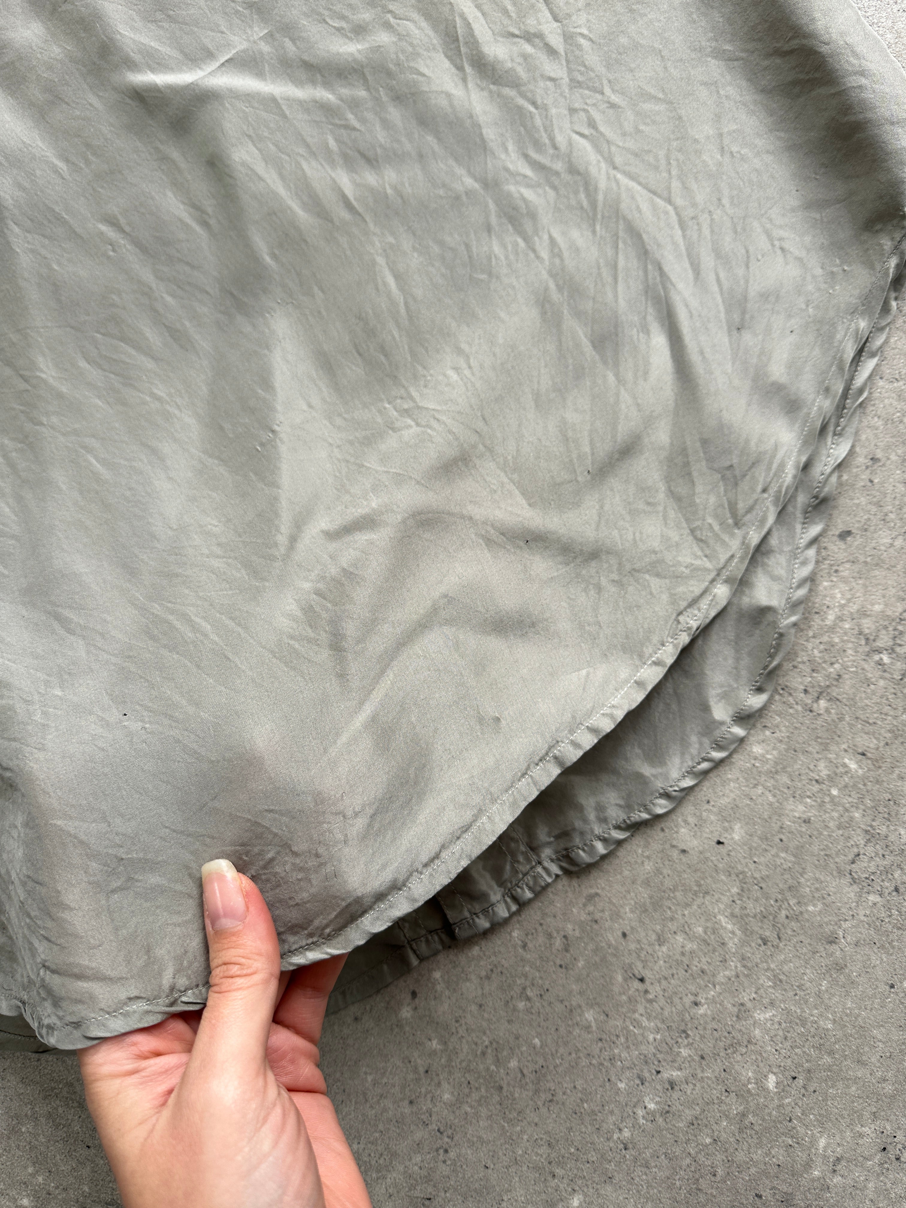 Vintage pure silk relaxed shirt in XXL, featuring a soft, smooth fabric and classic design, shown in a natural light.
