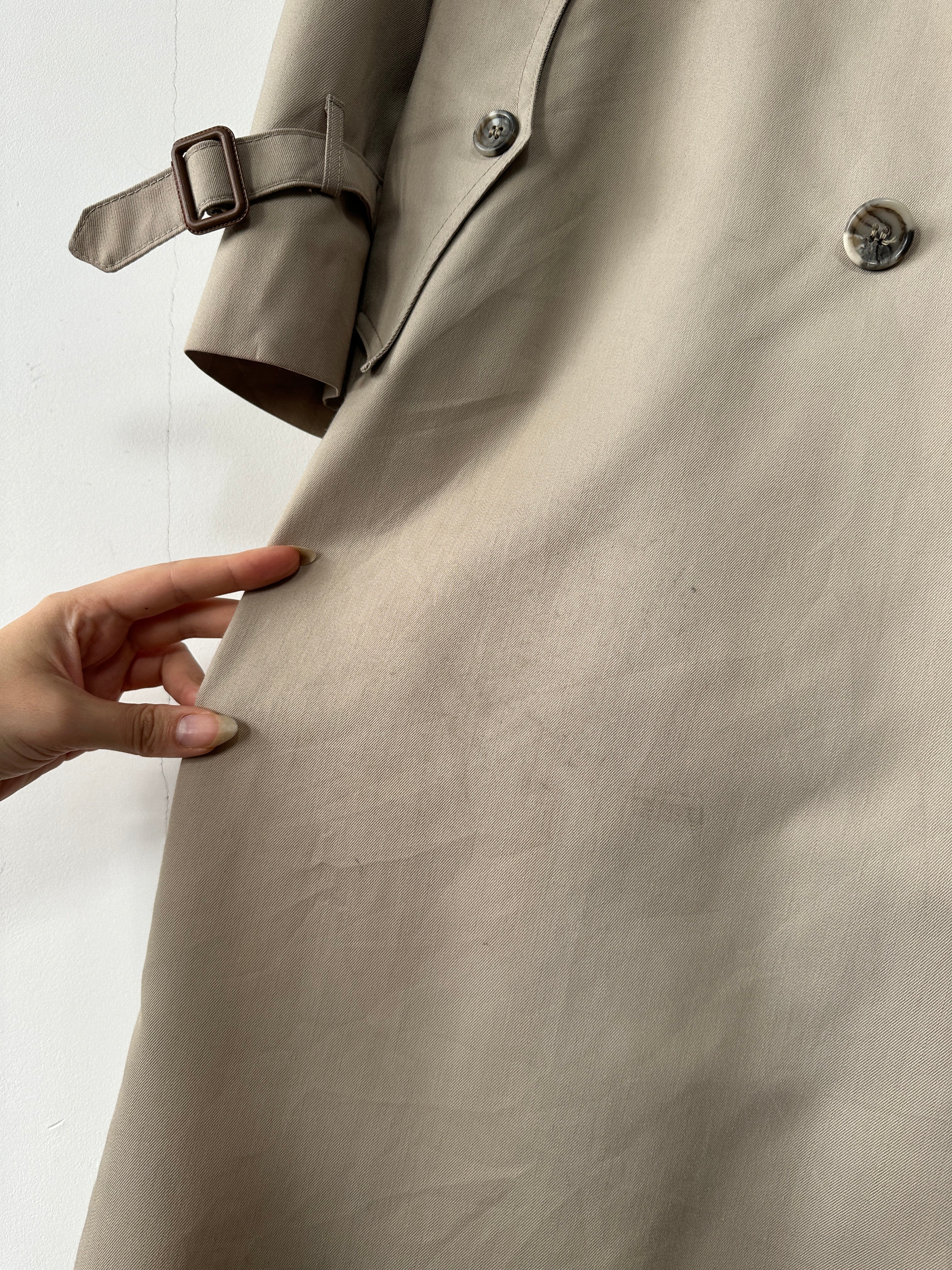 Christian Dior double-breasted trench coat in XL/XXL, stylish beige fabric with classic lapels and belted waist.