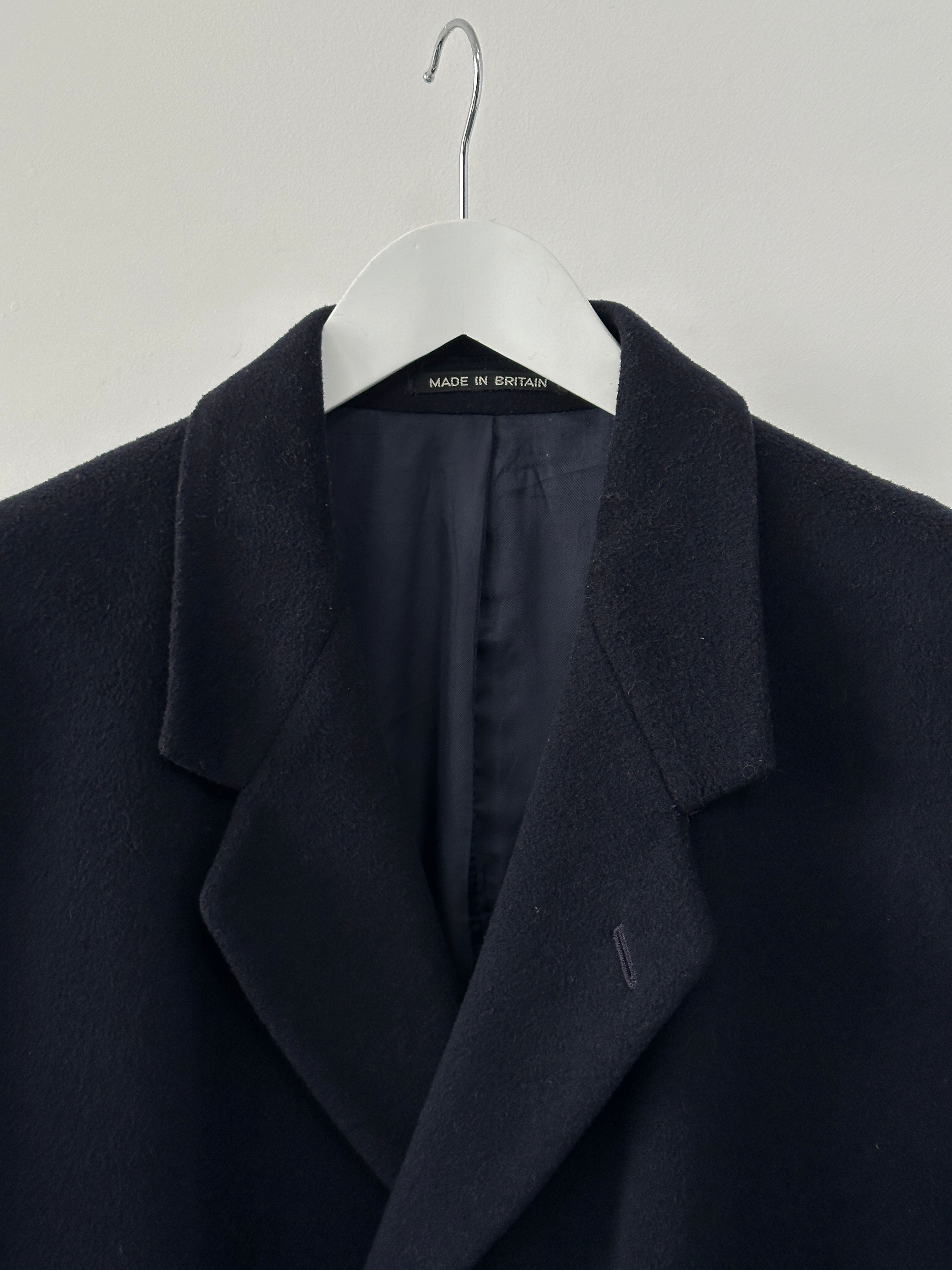 Vintage British vintage wool cashmere coat with concealed placket, size 42R/XL, showcasing classic tailored design and luxurious fabric.