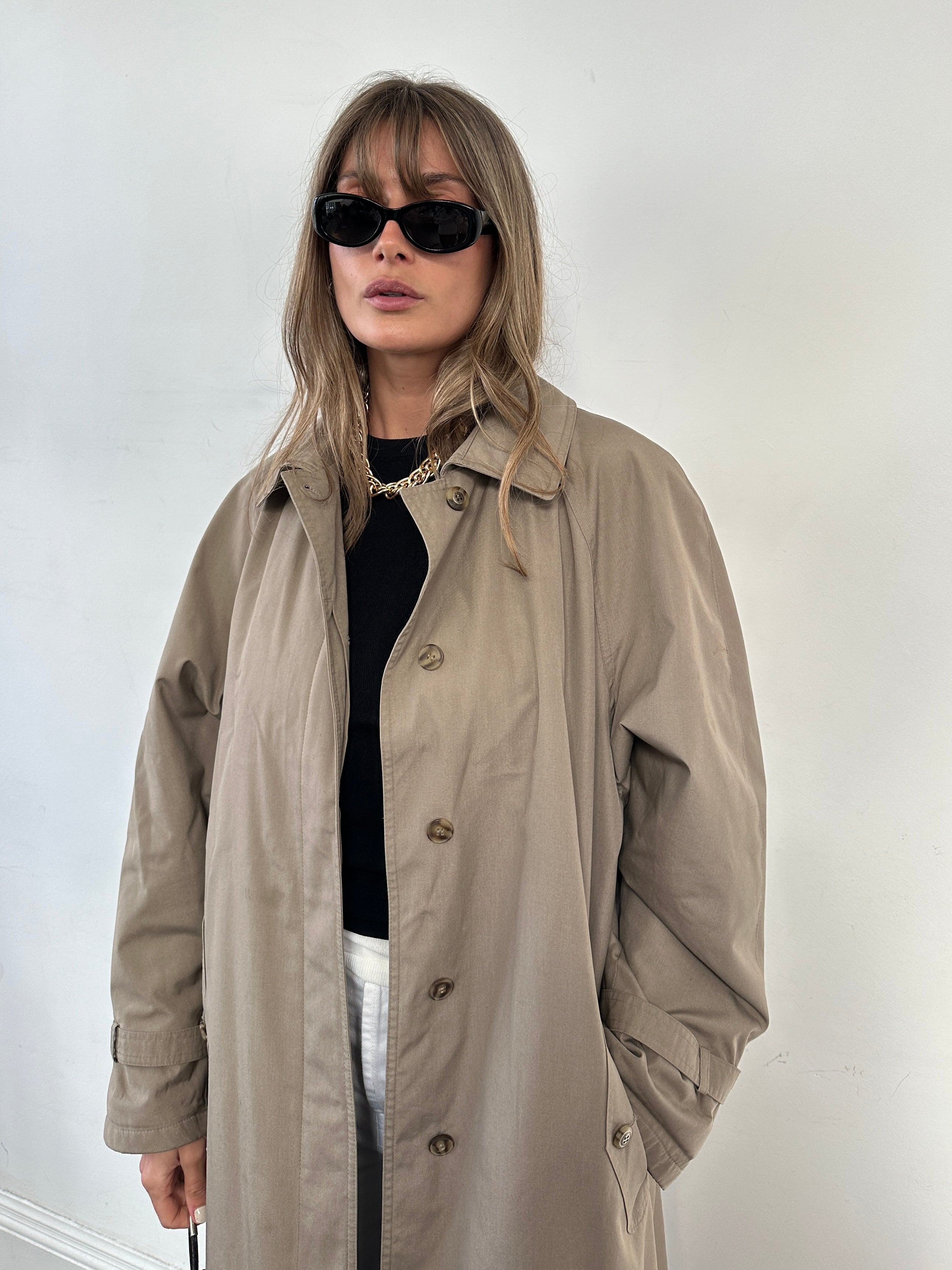Vintage water-resistant trench coat with concealed placket in a classic design, shown in a size M/L.