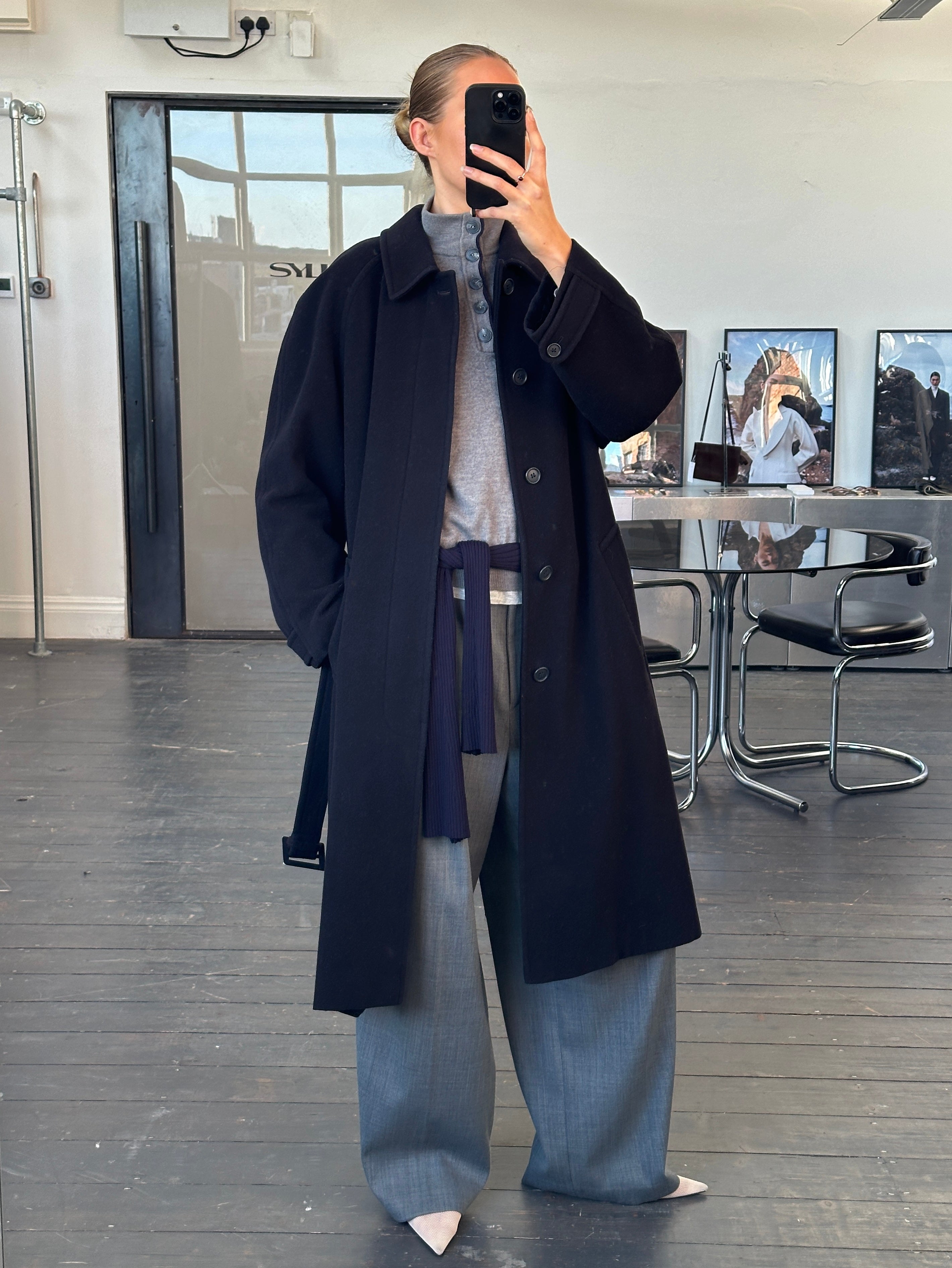 Vintage 1990s wool cashmere belted coat in size L/XL, stylish vintage outerwear with a classic design and cozy texture.