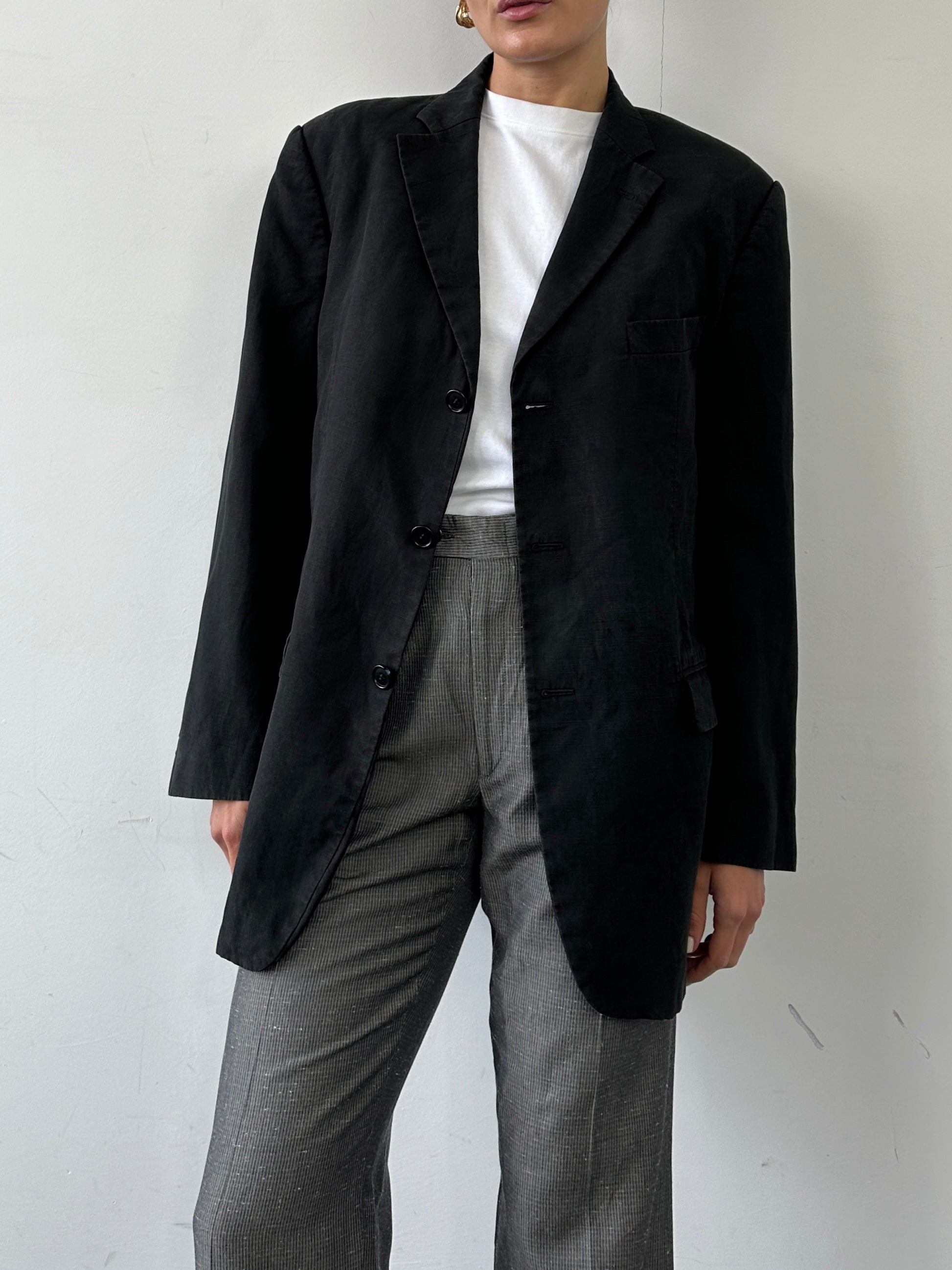 Balmain pure linen single-breasted blazer in size 42R/XL, tailored fit with classic lapel and button closure in natural linen fabric.