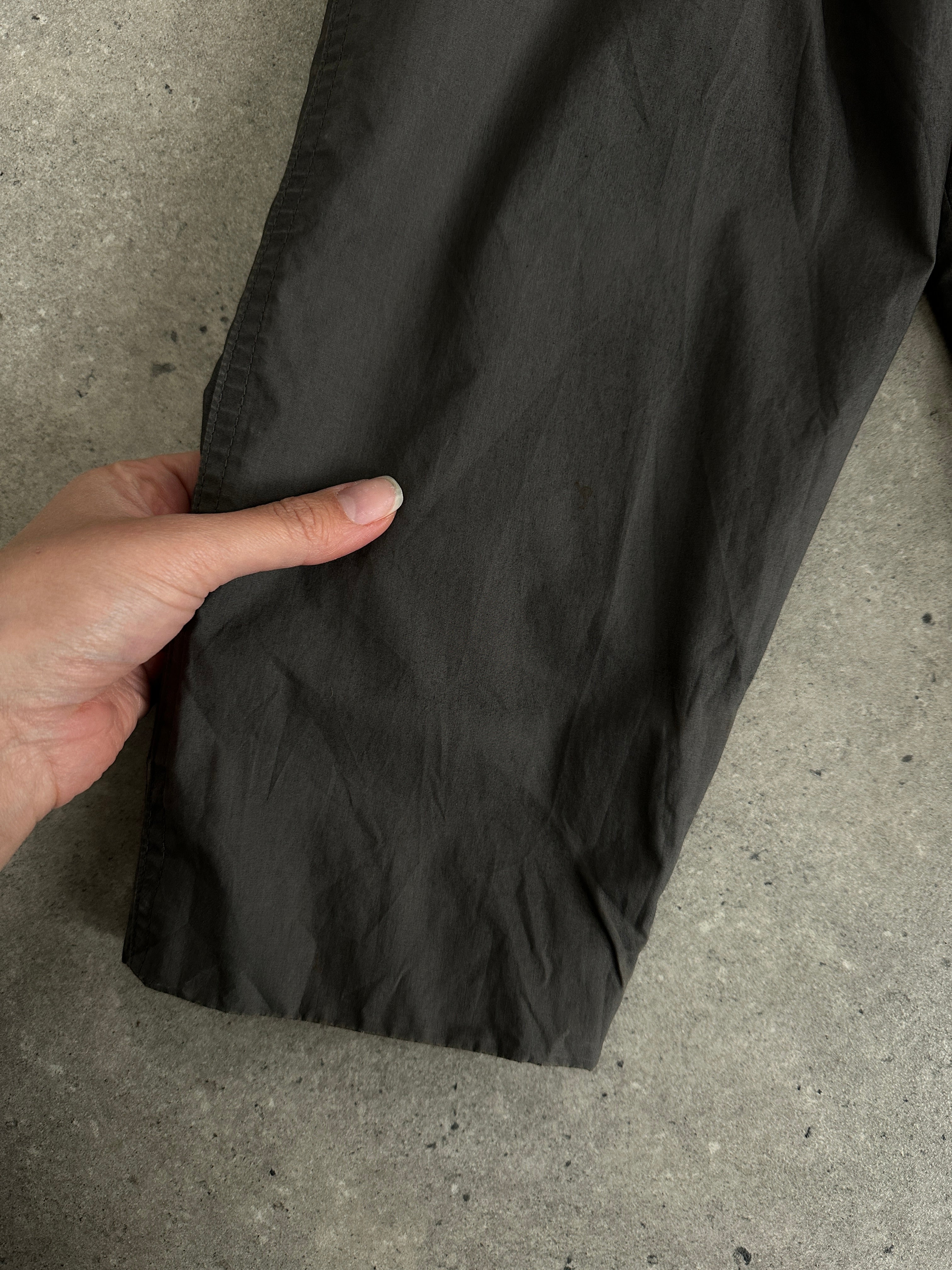 Yves Saint Laurent Pour Homme pure cotton trench coat with concealed placket in size M/L, showcasing a classic design and tailored fit.
