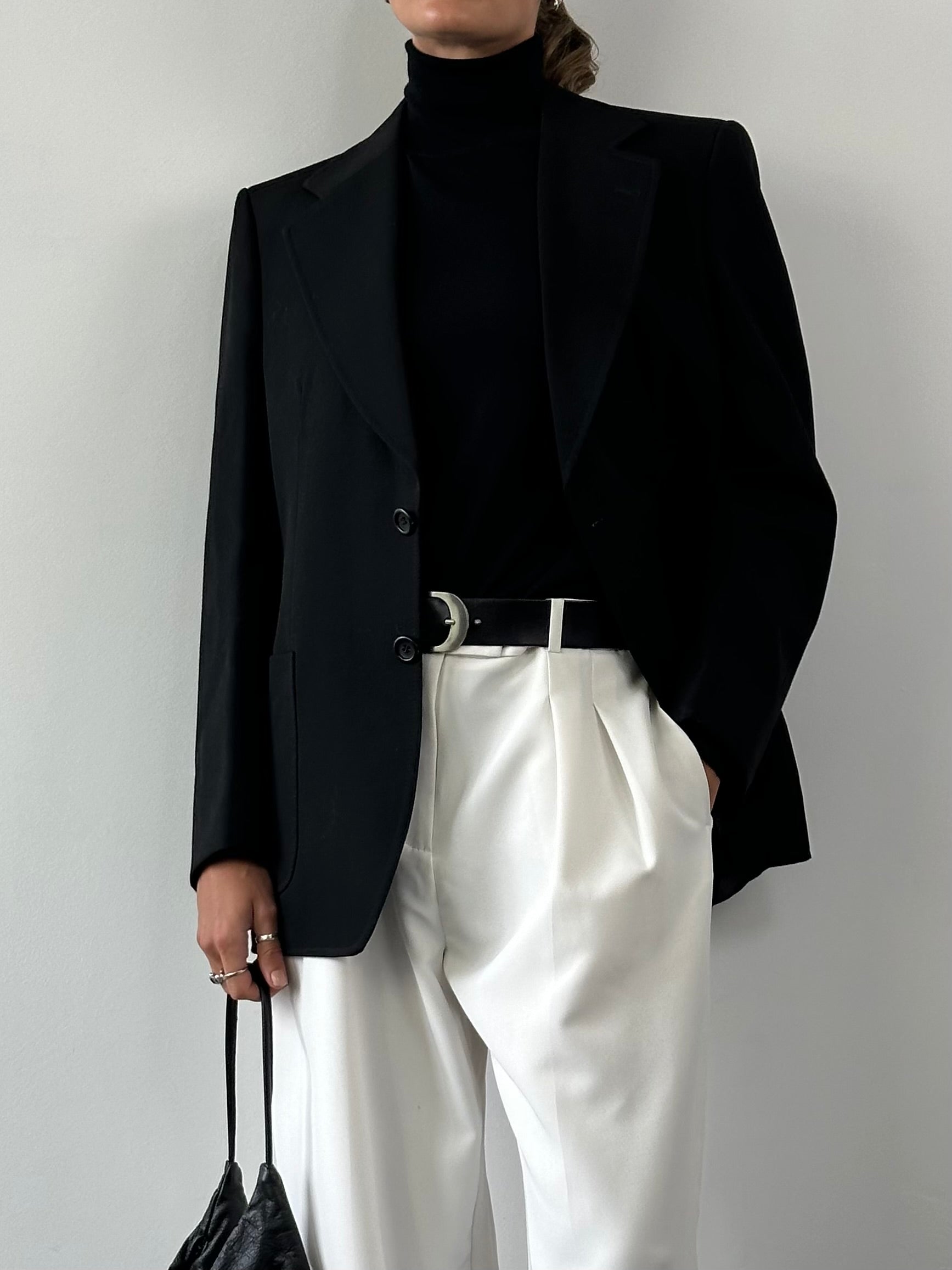 Vintage wool single-breasted blazer in size L, stylish and classic for a tailored look.