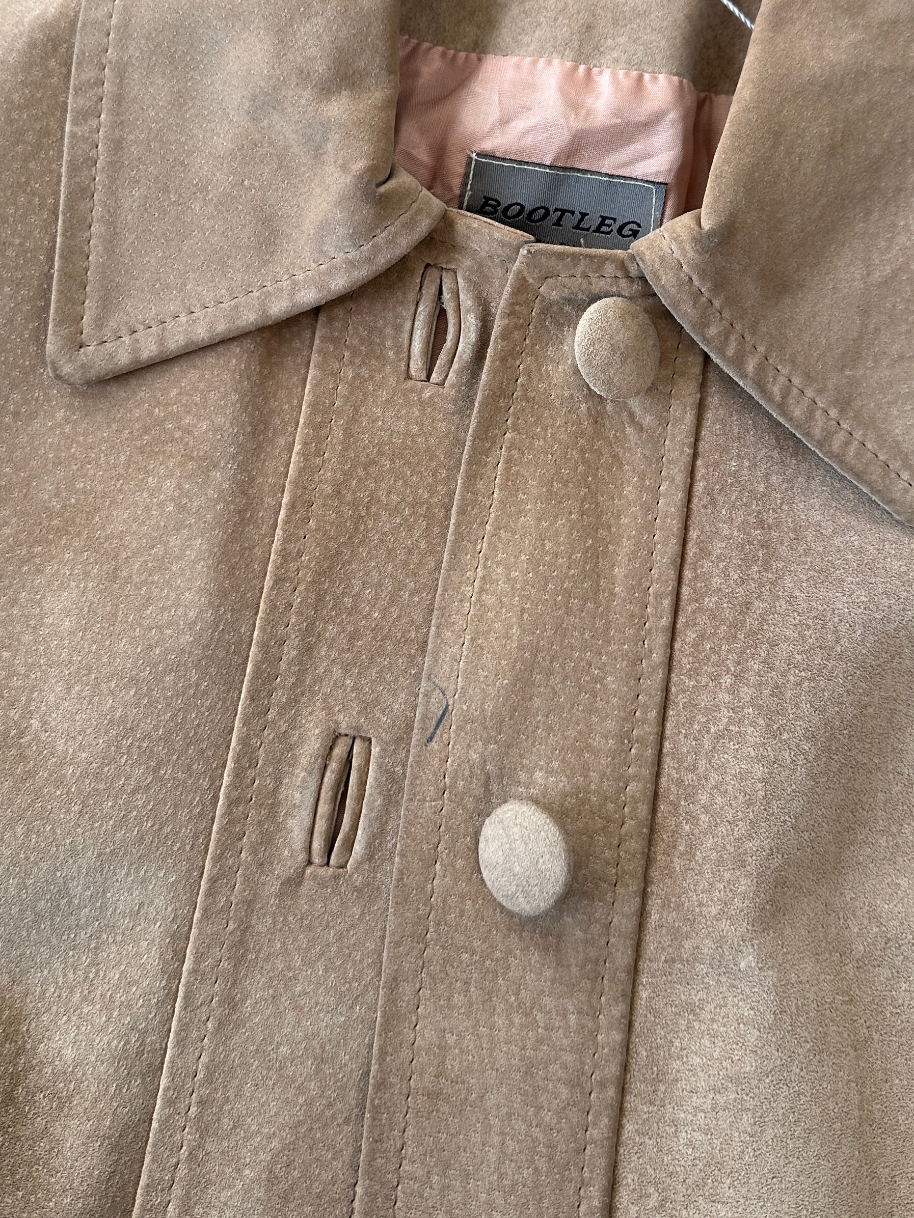 Vintage suede jacket in size M/L, featuring a classic design with a soft, worn-in texture and stylish detailing.