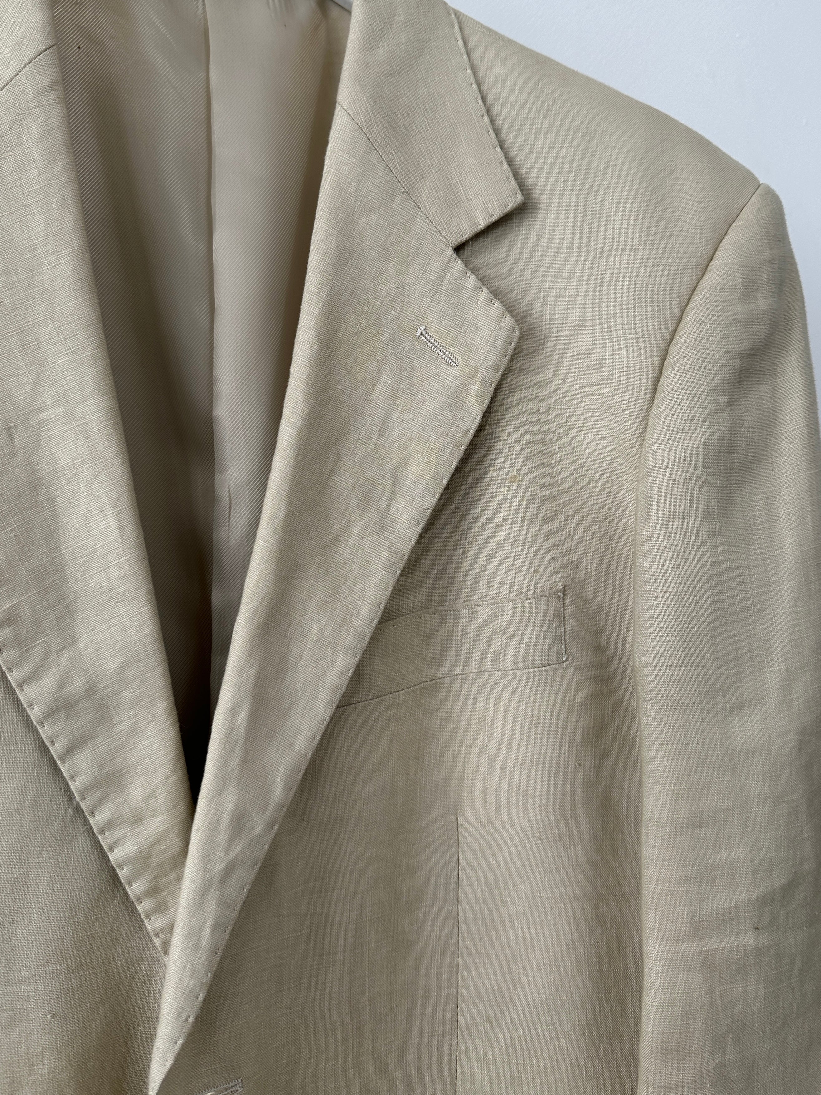 Vintage pure linen single-breasted blazer in size 42R/L, showcasing classic tailored fit and natural linen fabric.
