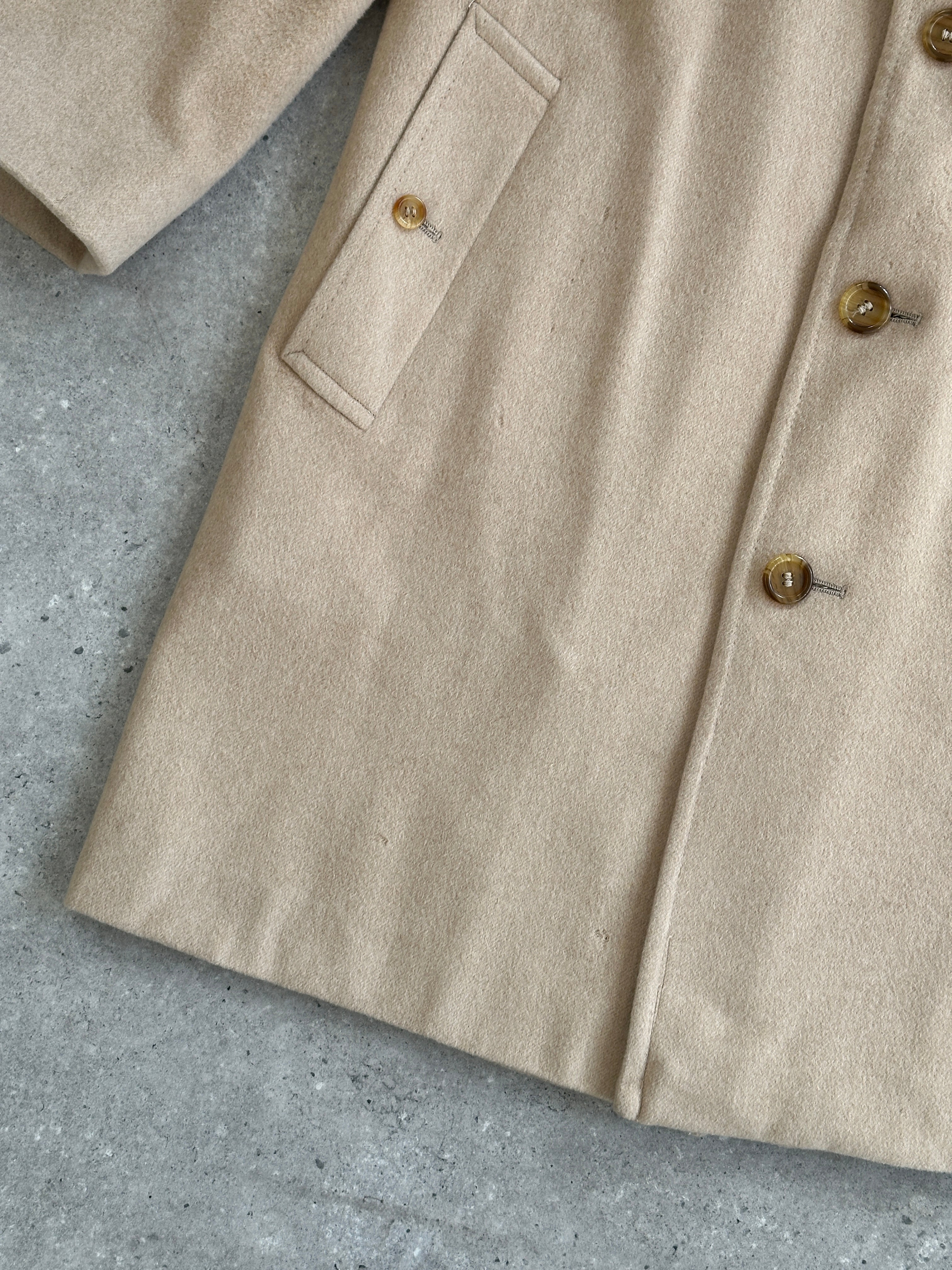 Burberry Pure Cashmere double-faced single-breasted coat in size L, featuring classic design and tailored fit.
