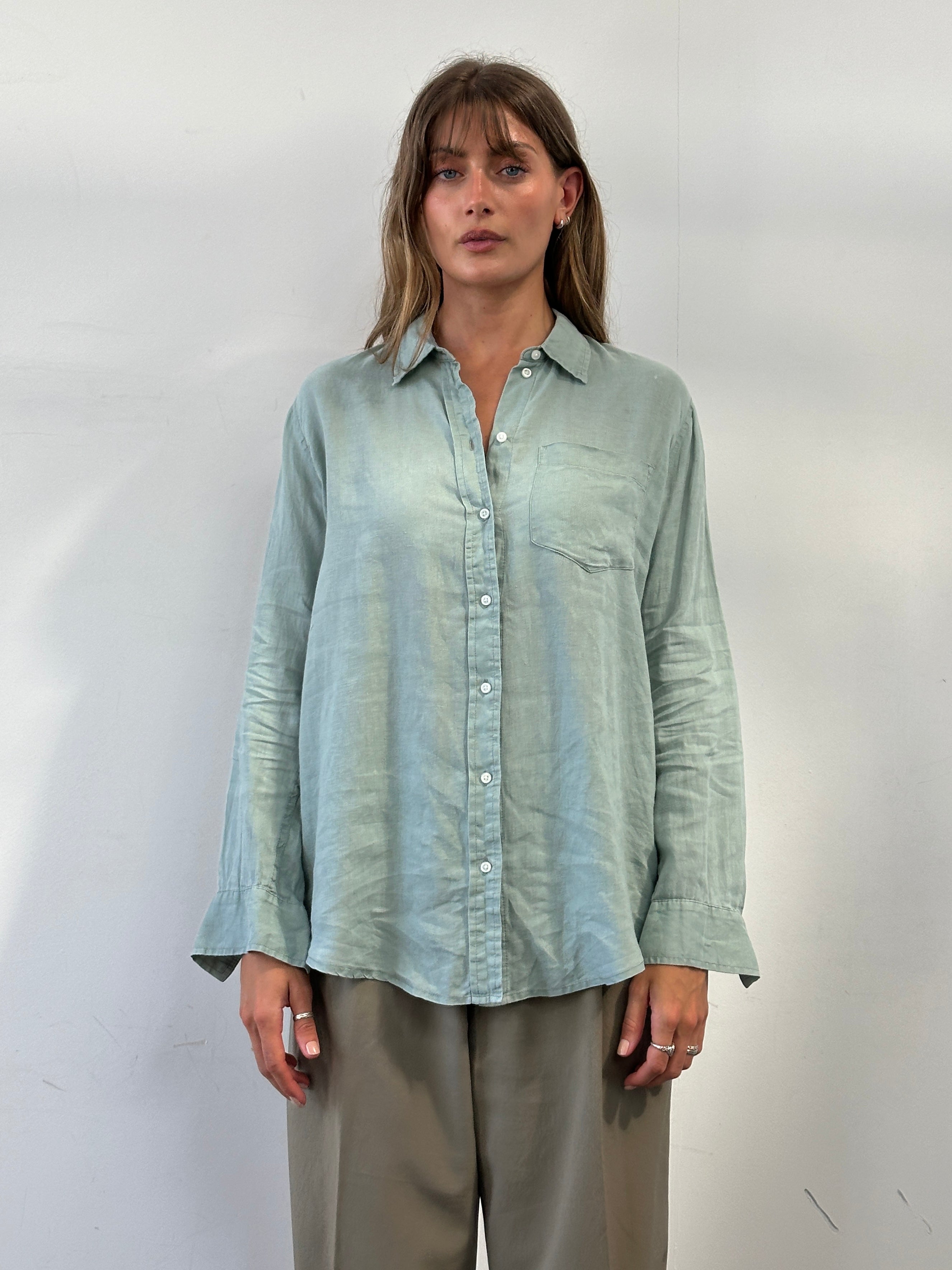 GAP relaxed pure linen shirt in size L, lightweight and breathable, displayed on a hanger with a neutral background.