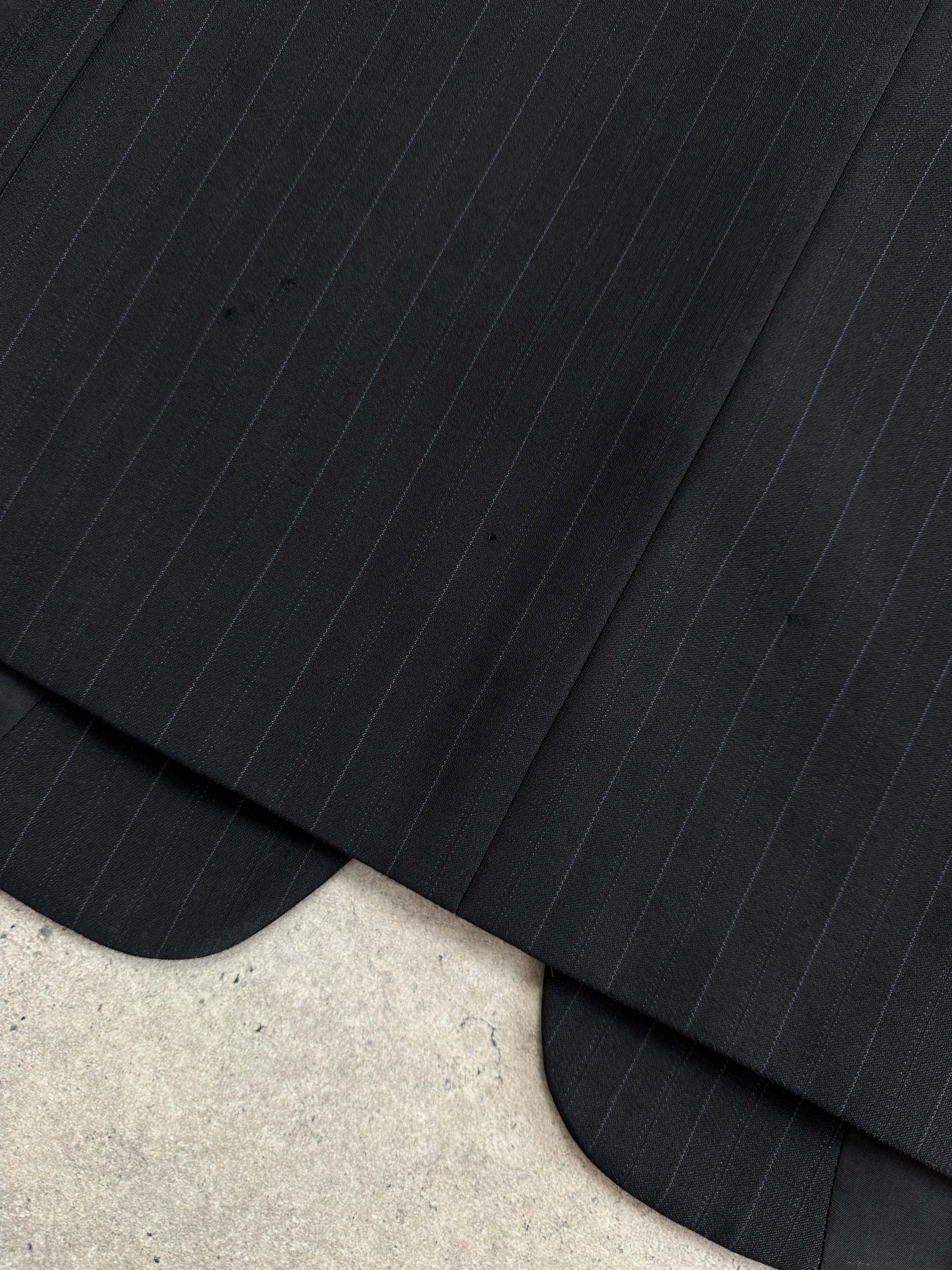 Armani Collezioni pinstripe pure wool single-breasted blazer in size 40R/M, shown on a mannequin.