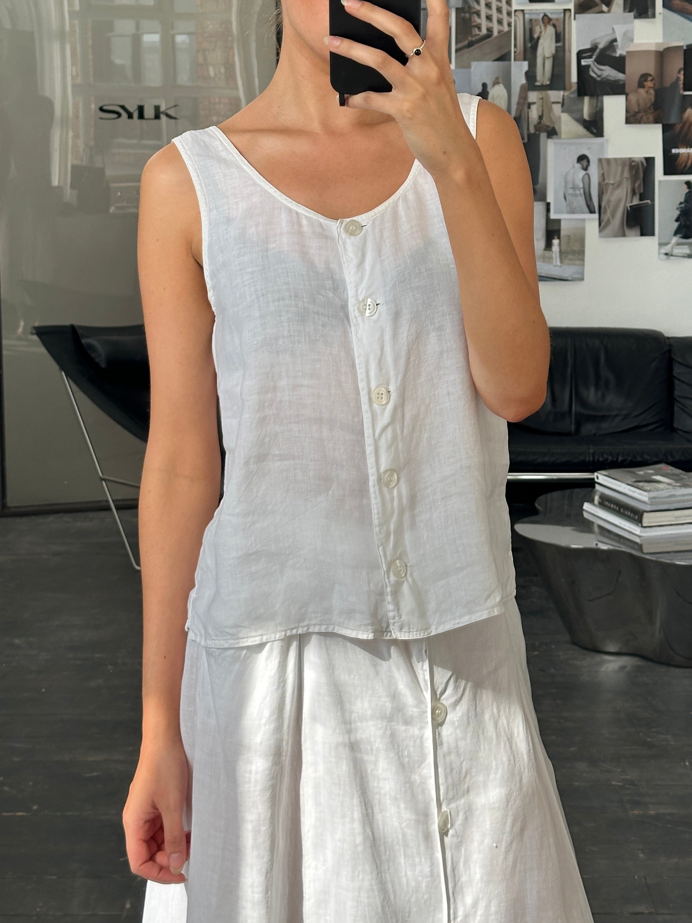 Marella 2000s pure linen two-piece skirt and top set, featuring a stylish skirt and matching top in natural linen fabric.