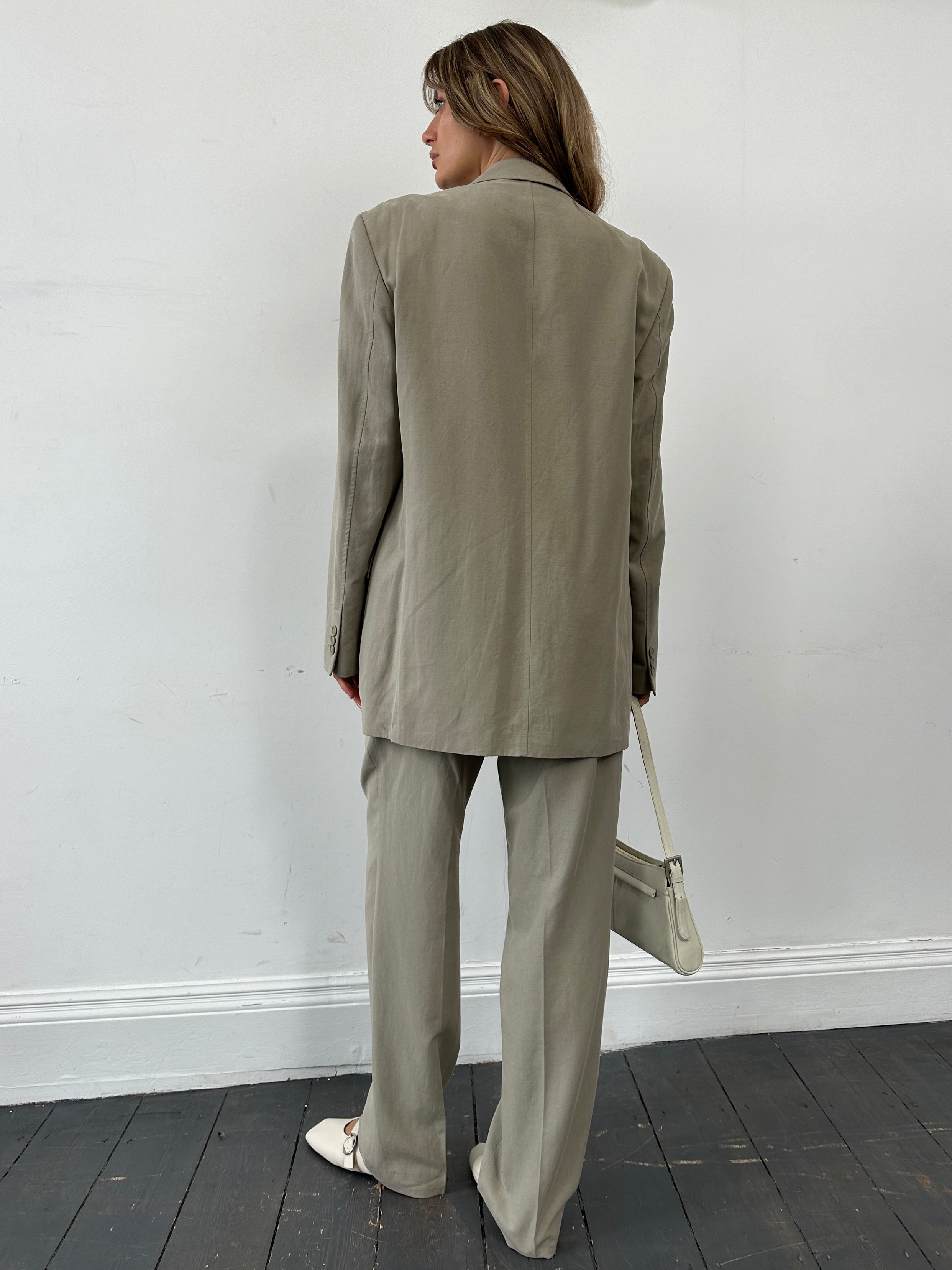Pierre Cardin lyocell jumpsuit, single-breasted suit in size 42R/W34, featuring tailored fit and stylish design.