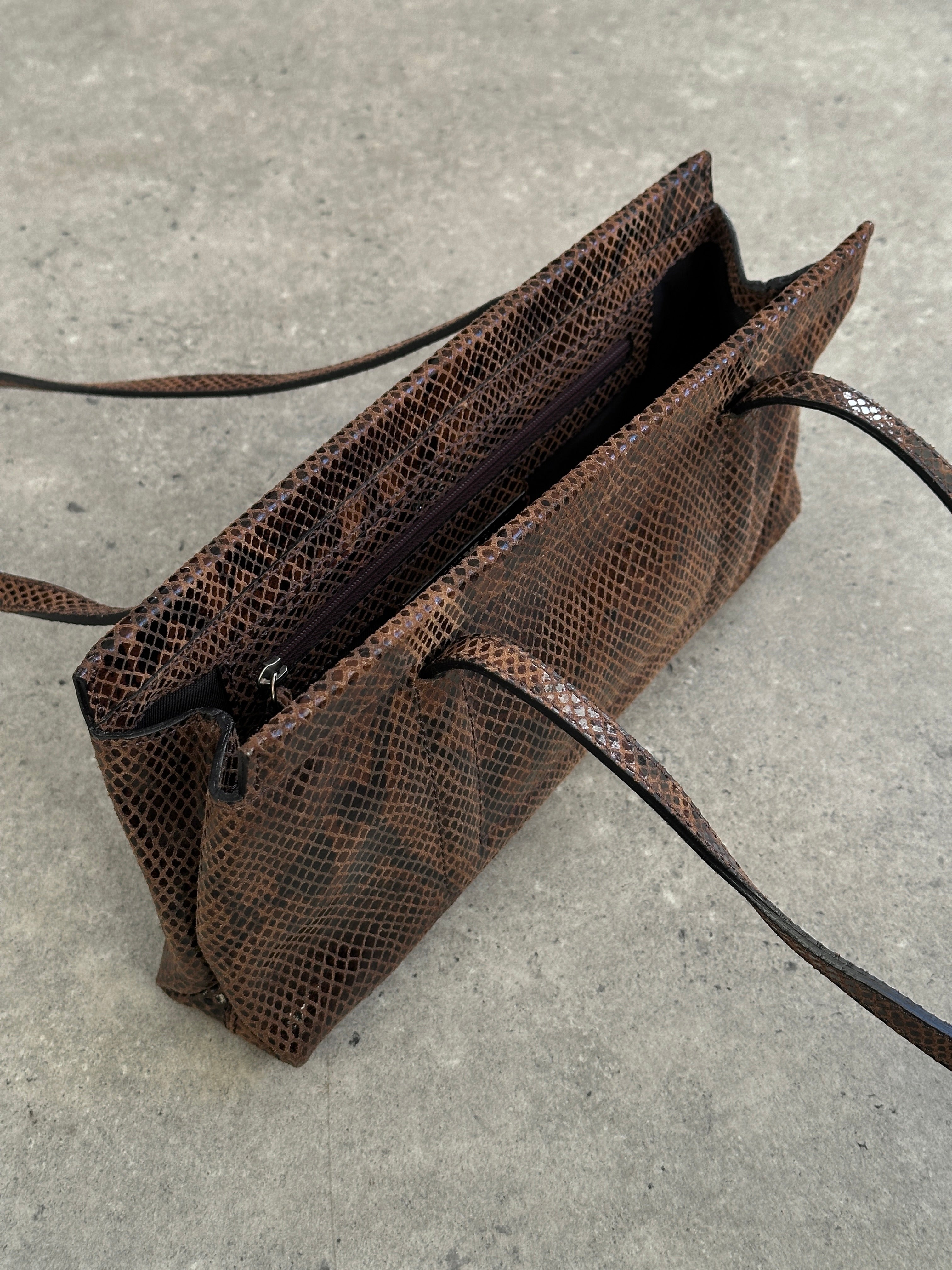 Emporio Armani snakeskin handbag with sleek design and textured pattern, featuring a stylish strap and elegant finish.