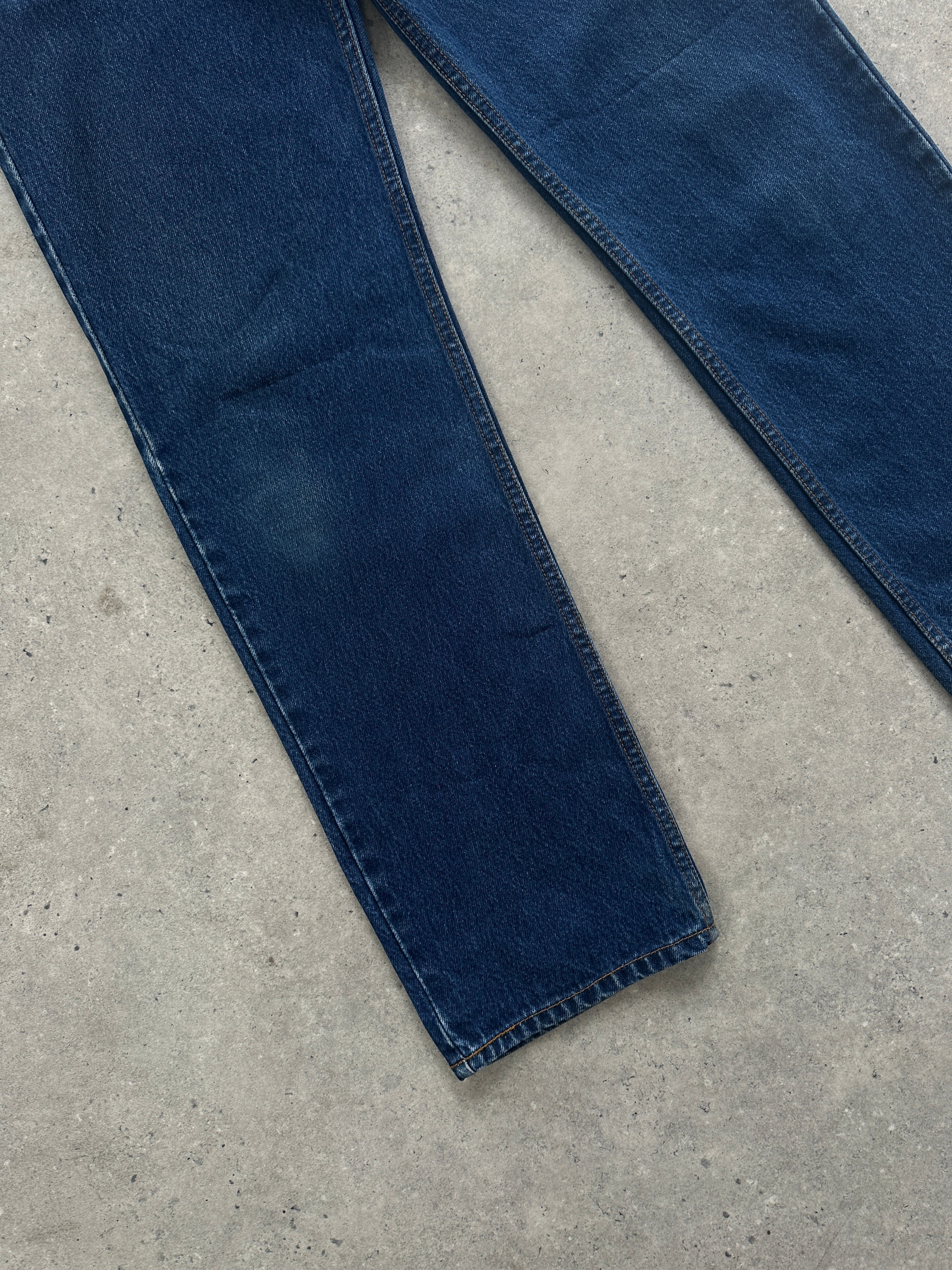 Vintage pure cotton straight-leg denim jeans in size W28, with classic blue wash and minimal fading, laid flat.