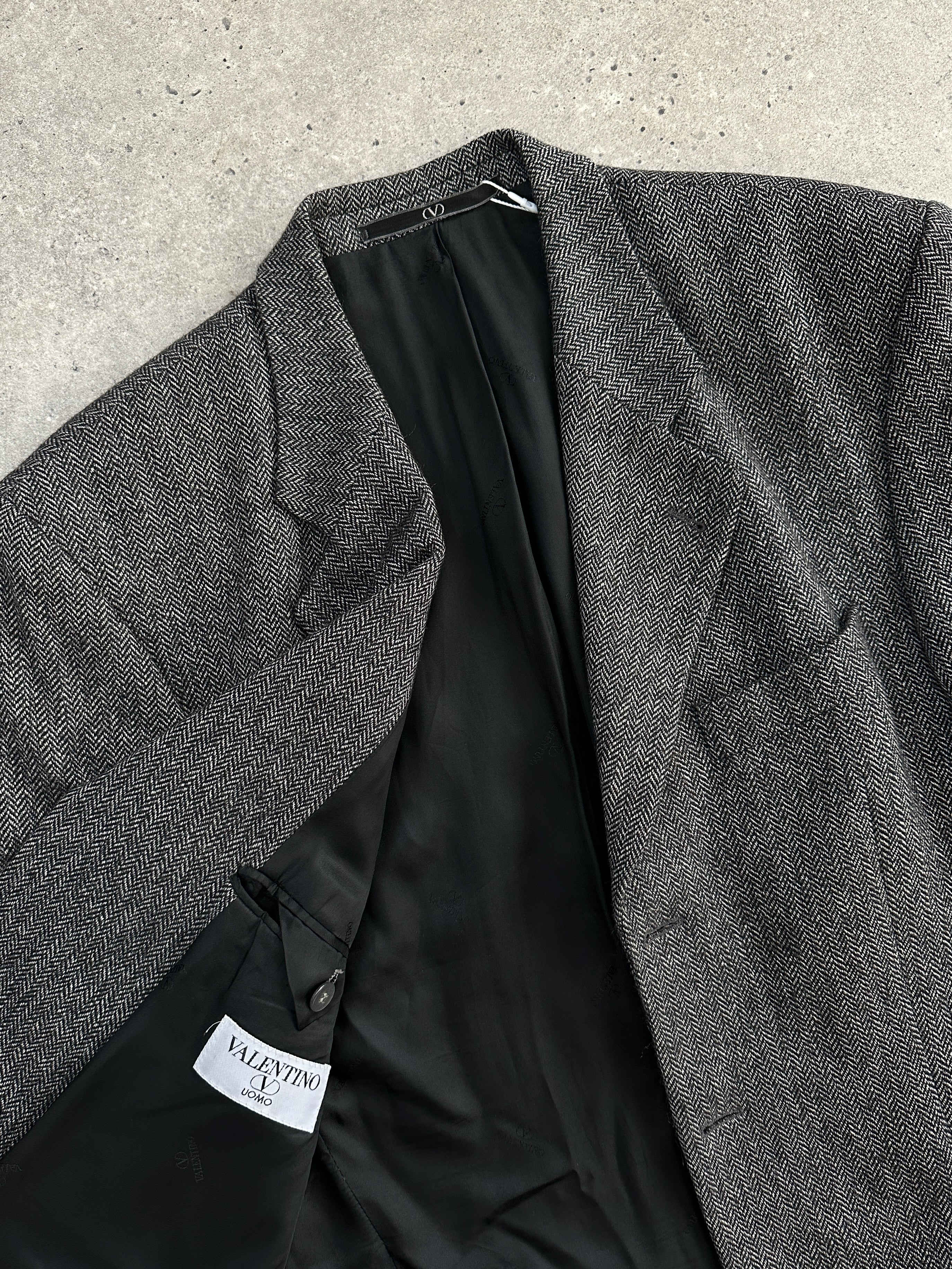 Valentino Pure Cashmere Herringbone Blazer in XL, single-breasted design with lapels and tailored fit, in classic herringbone pattern.
