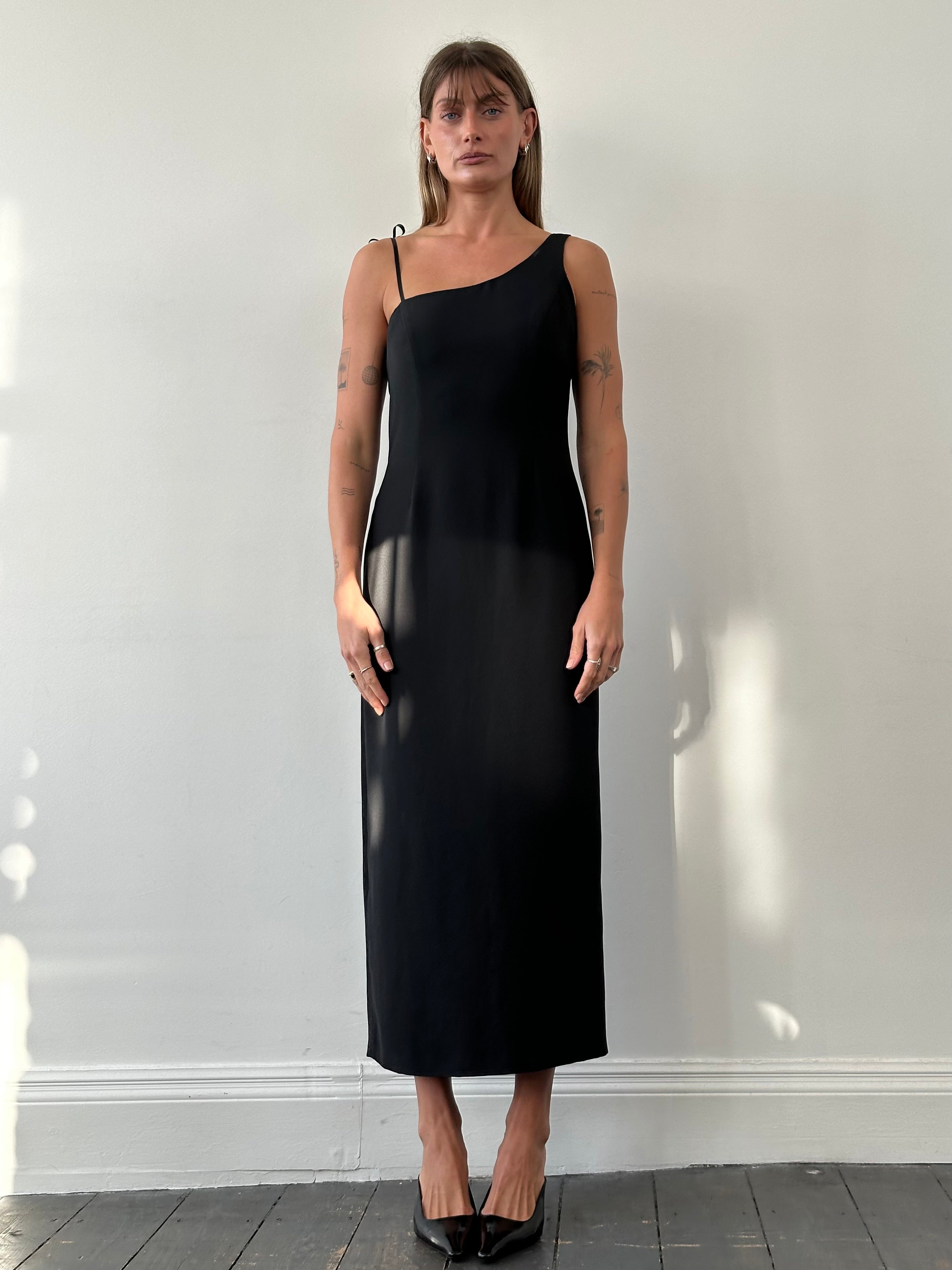 Vintage Italian vintage one-shoulder maxi dress, size M, flowing fabric with elegant design and classic style.