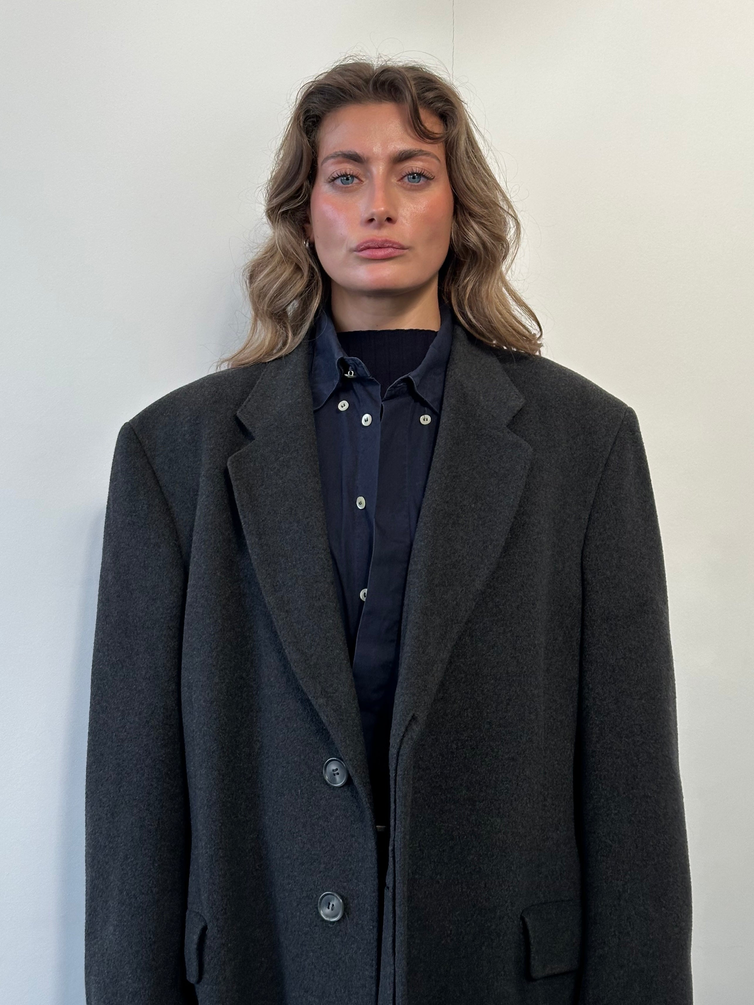 Vintage 1980s pure cashmere coat with concealed placket in size XL, featuring a classic winter coat design.