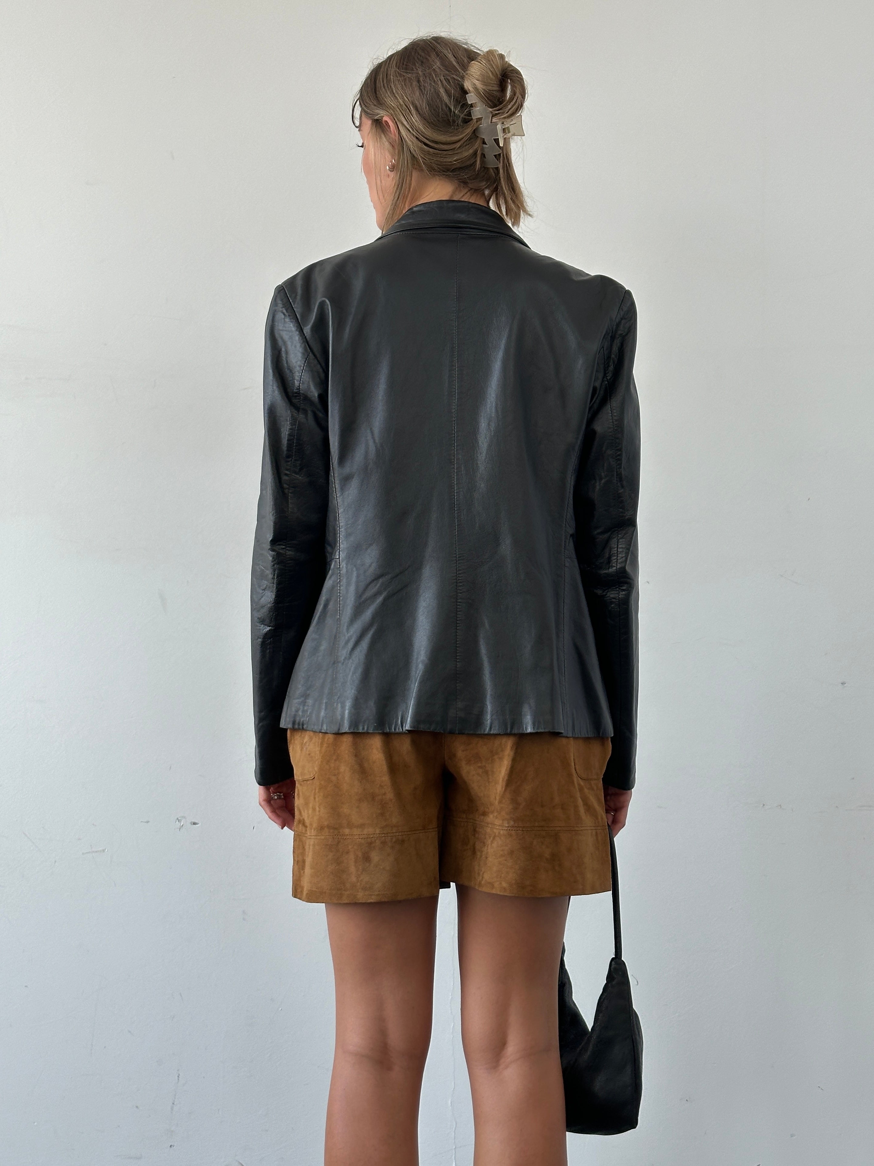 Vintage fitted leather blazer jacket in classic style, featuring a tailored silhouette and smooth leather finish.
