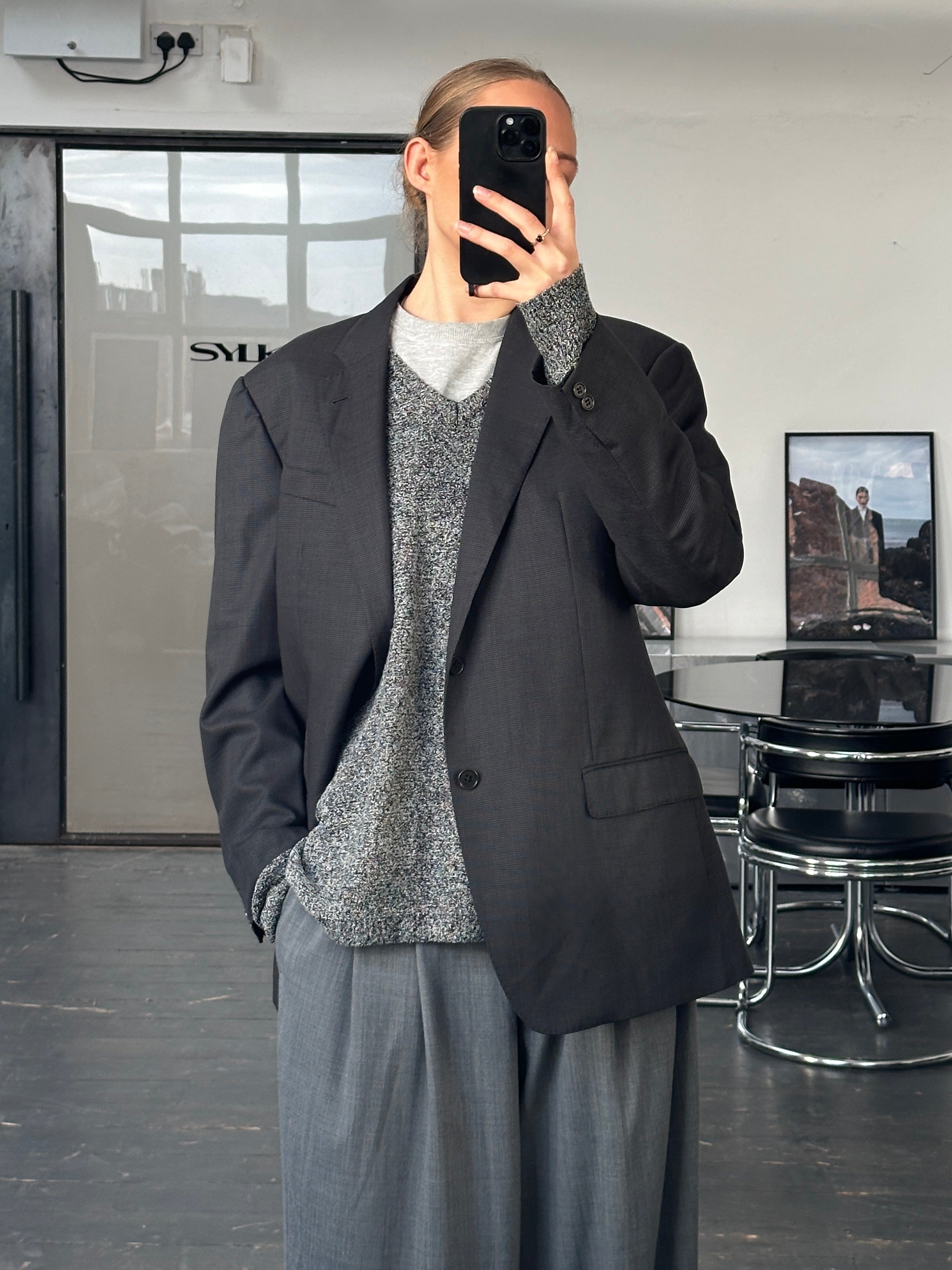 Armani Collezioni 2000s men's blazer in pure wool Super 130s, size 44R/XL, tailored fit with classic lapel and button details.