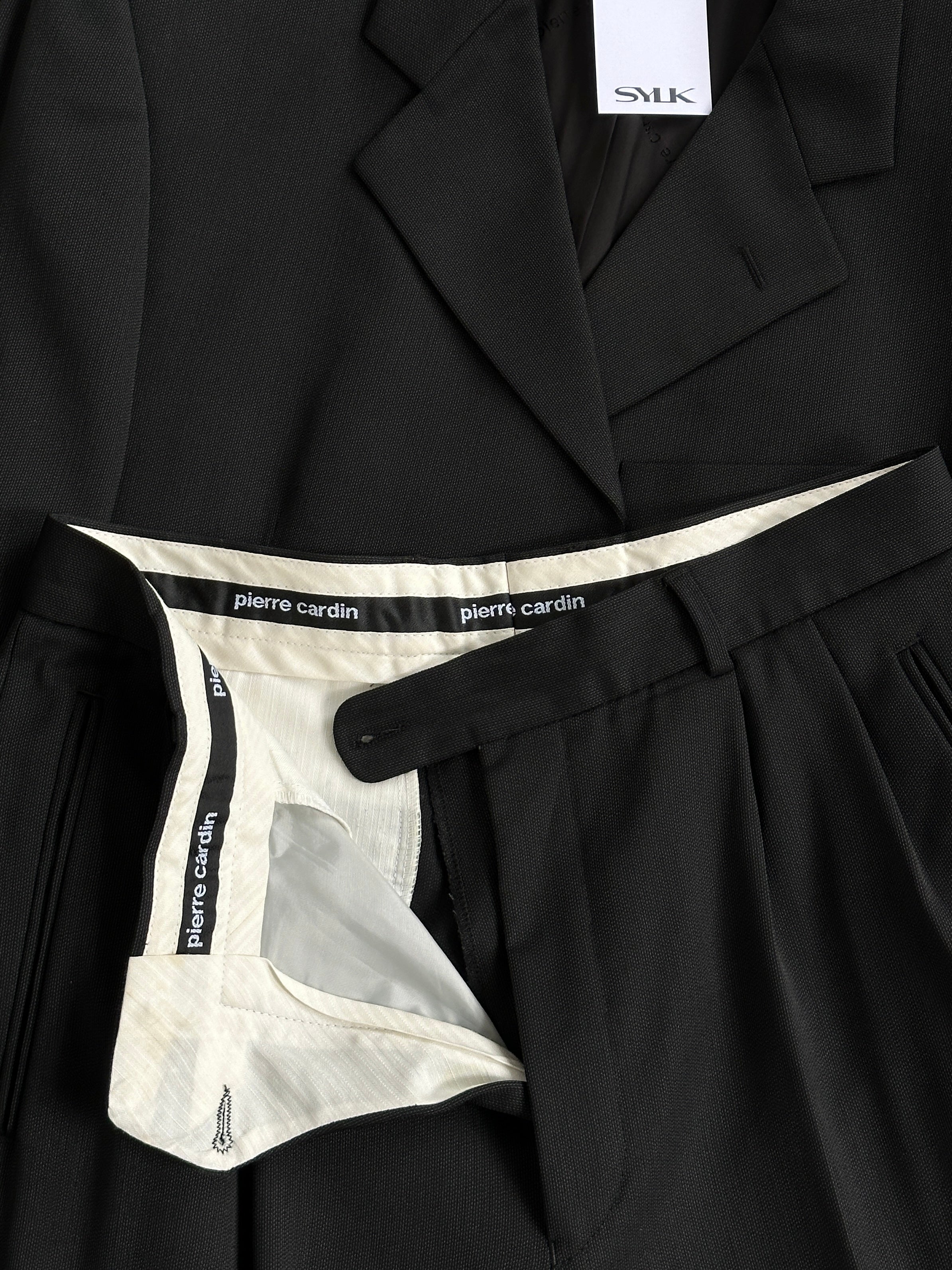Pierre Cardin wool single-breasted jumpsuit in size 40S/W30, tailored fit, with lapel collar and front button closure.