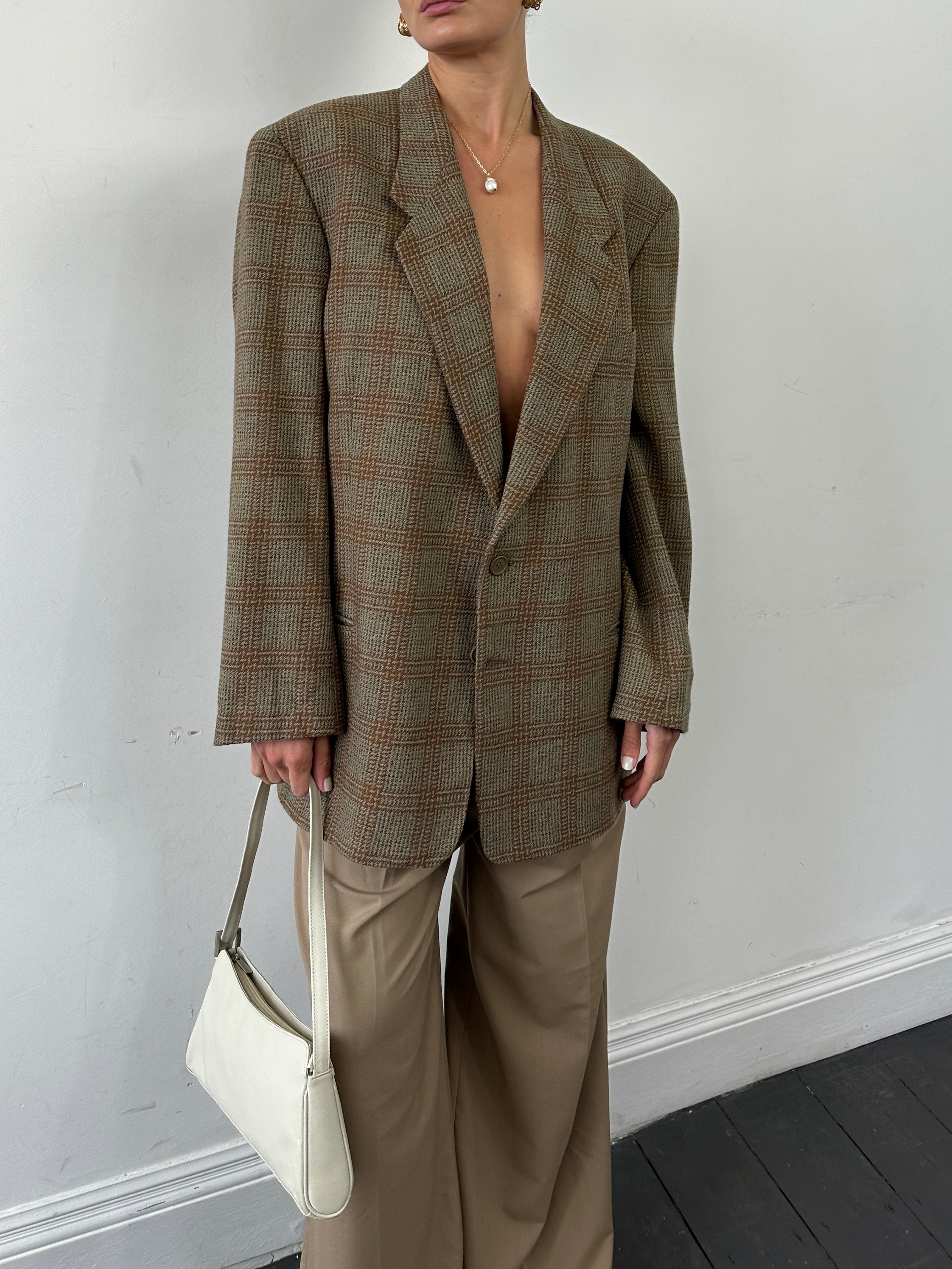 Giorgio Armani Le Collezioni wool check single-breasted blazer in size 44R/XL, tailored fit with a classic check pattern.