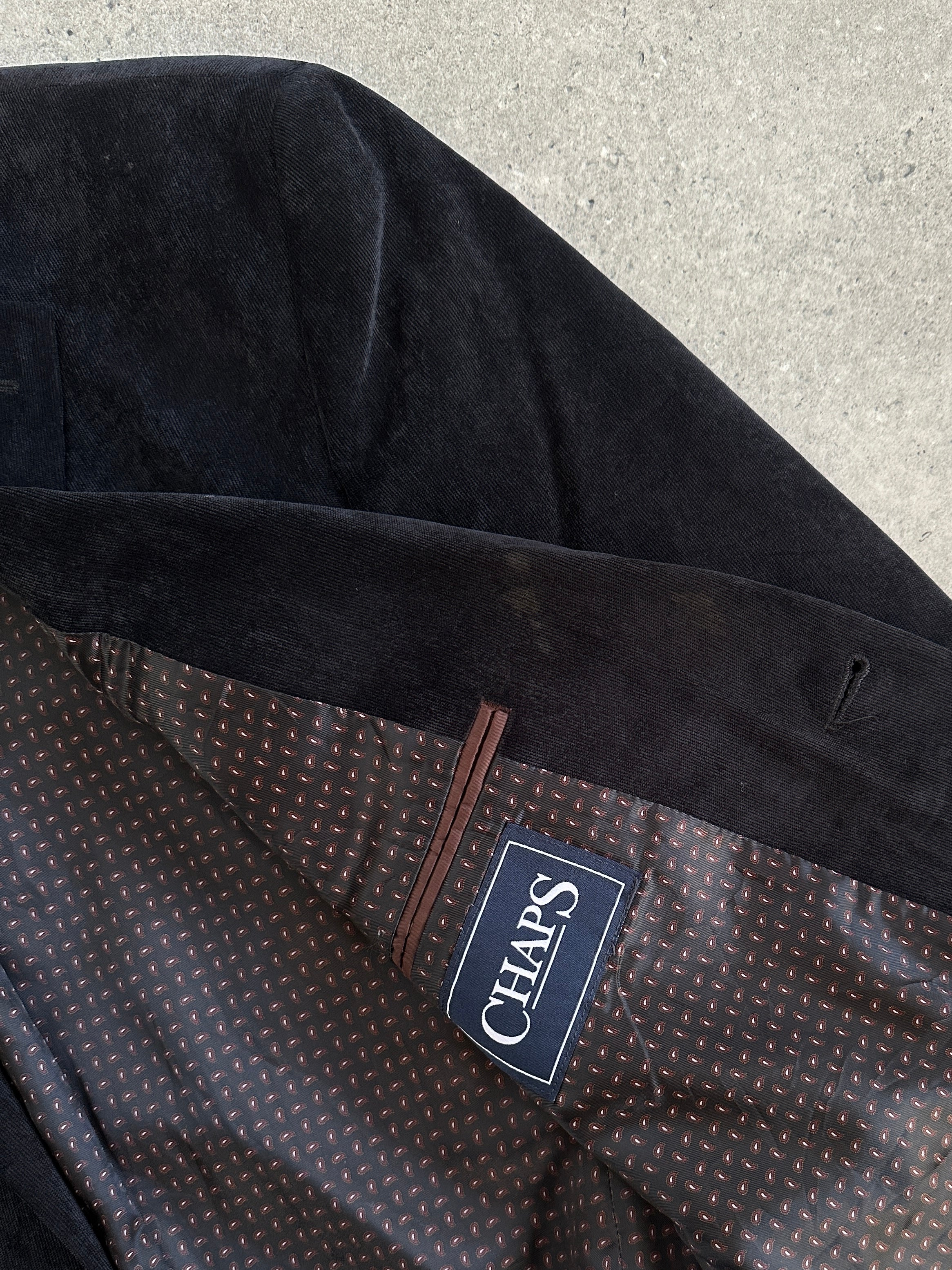 Chaps 2000s single-breasted corduroy blazer in size 40R/L, shown on a hanger with detailed texture and rich brown color.