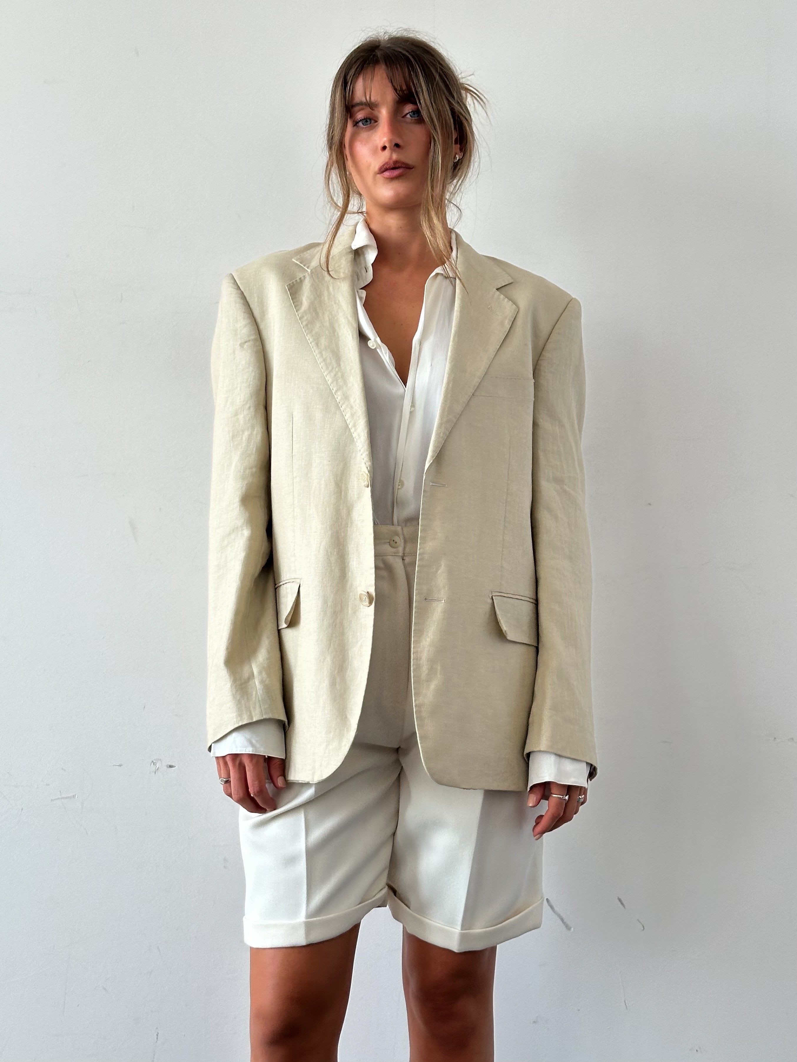 Vintage pure linen single-breasted blazer in size 42R/L, shown in classic style with tailored fit and neutral color.