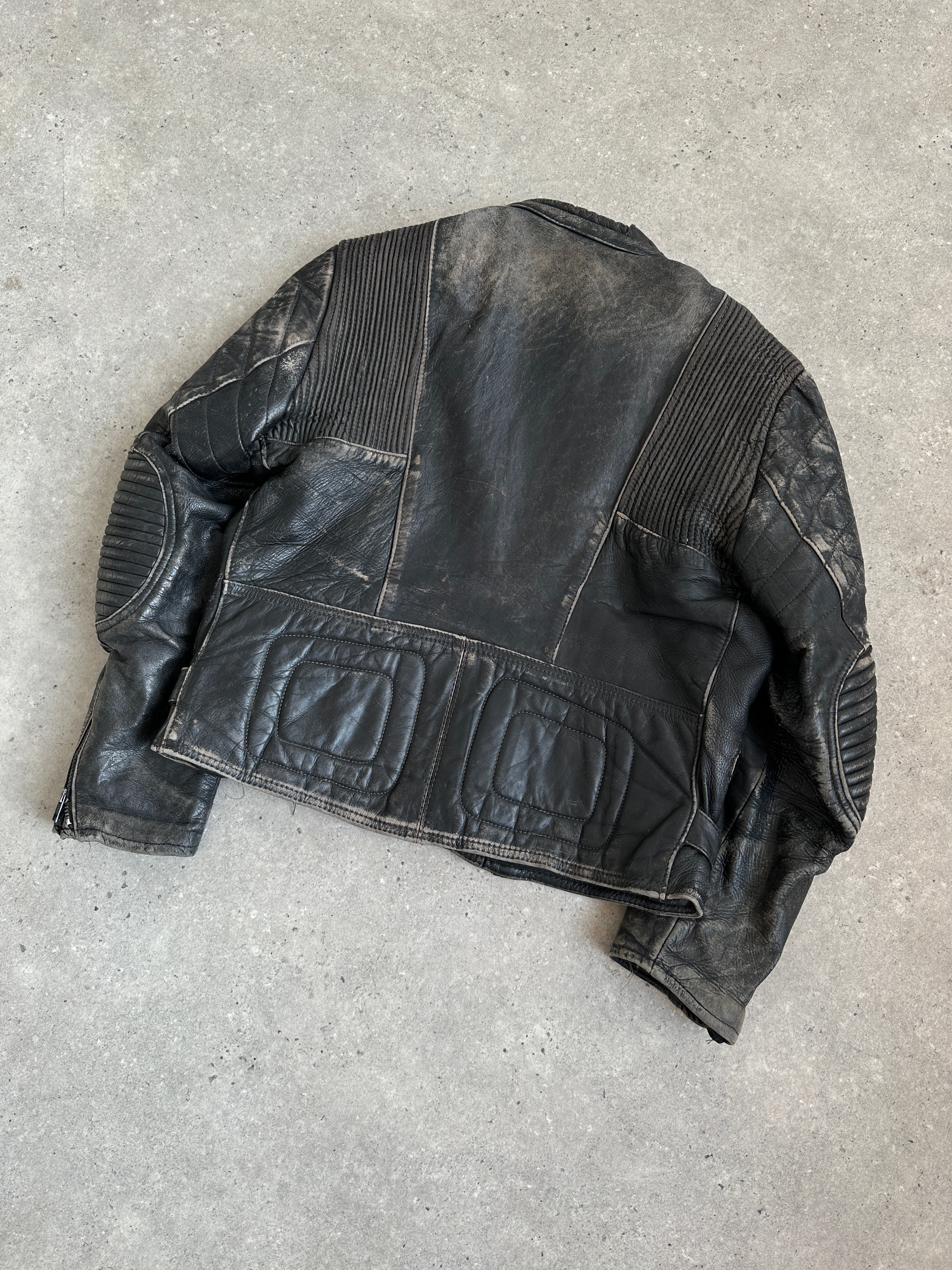 Vintage brand vintage motorcycle jacket in distressed leather, size M/L, featuring classic style and rugged detailing.