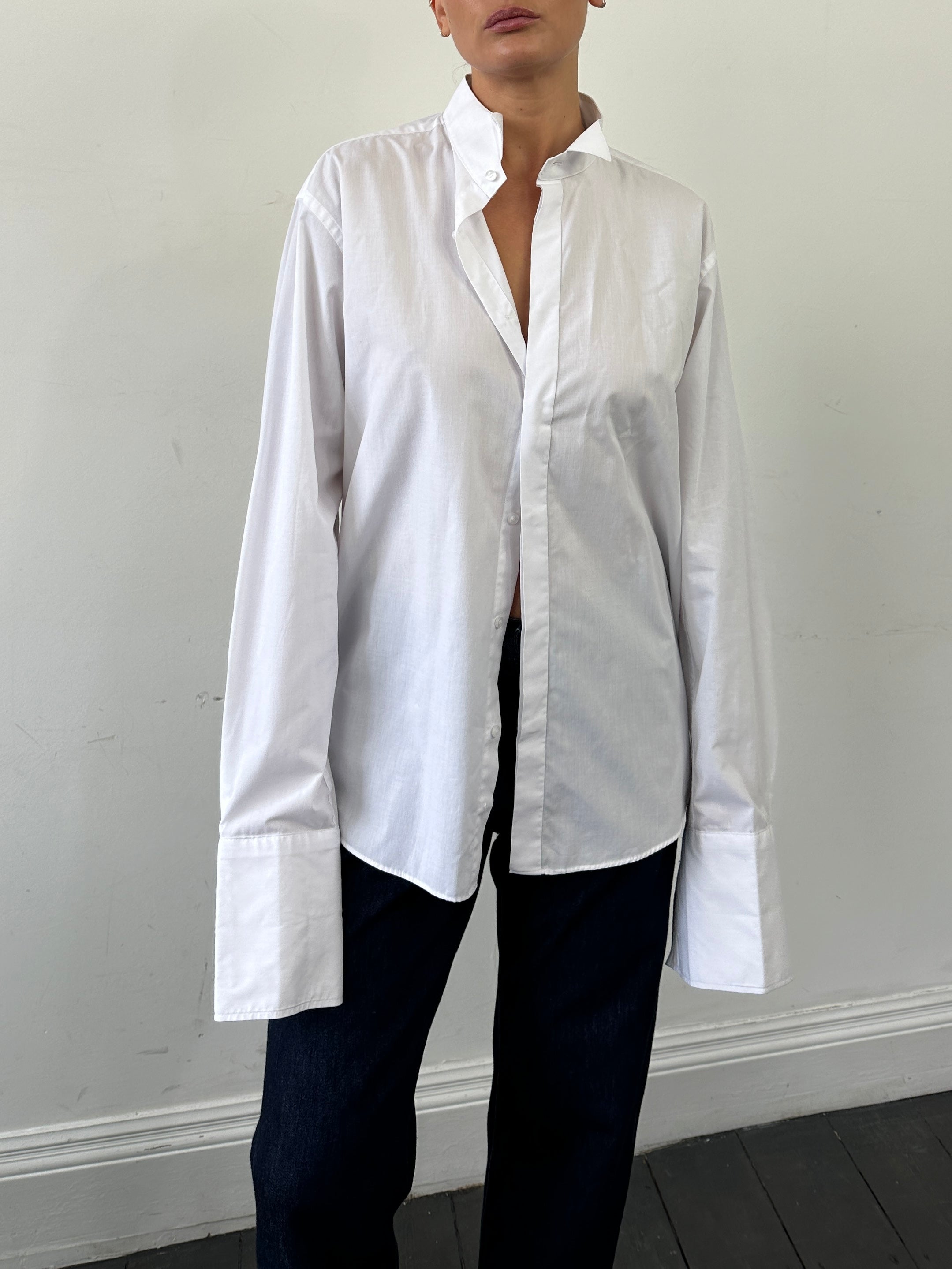Vintage 2000s wing collar cotton tuxedo dress shirt in size L/XL, featuring classic design and crisp white fabric.