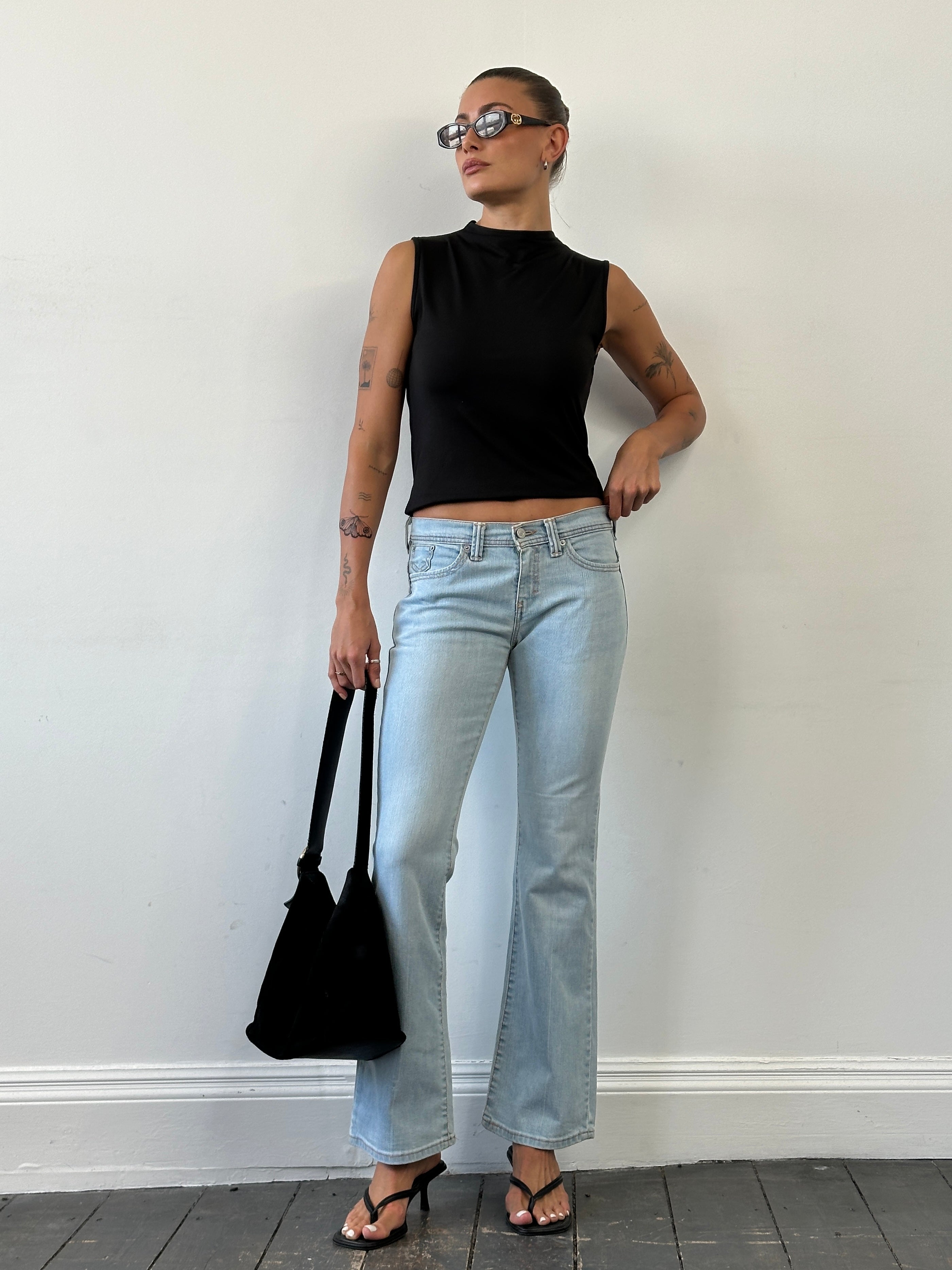 Levi’s low waist flared denim jeans in W28, front view showing classic five-pocket design and fitted waist.