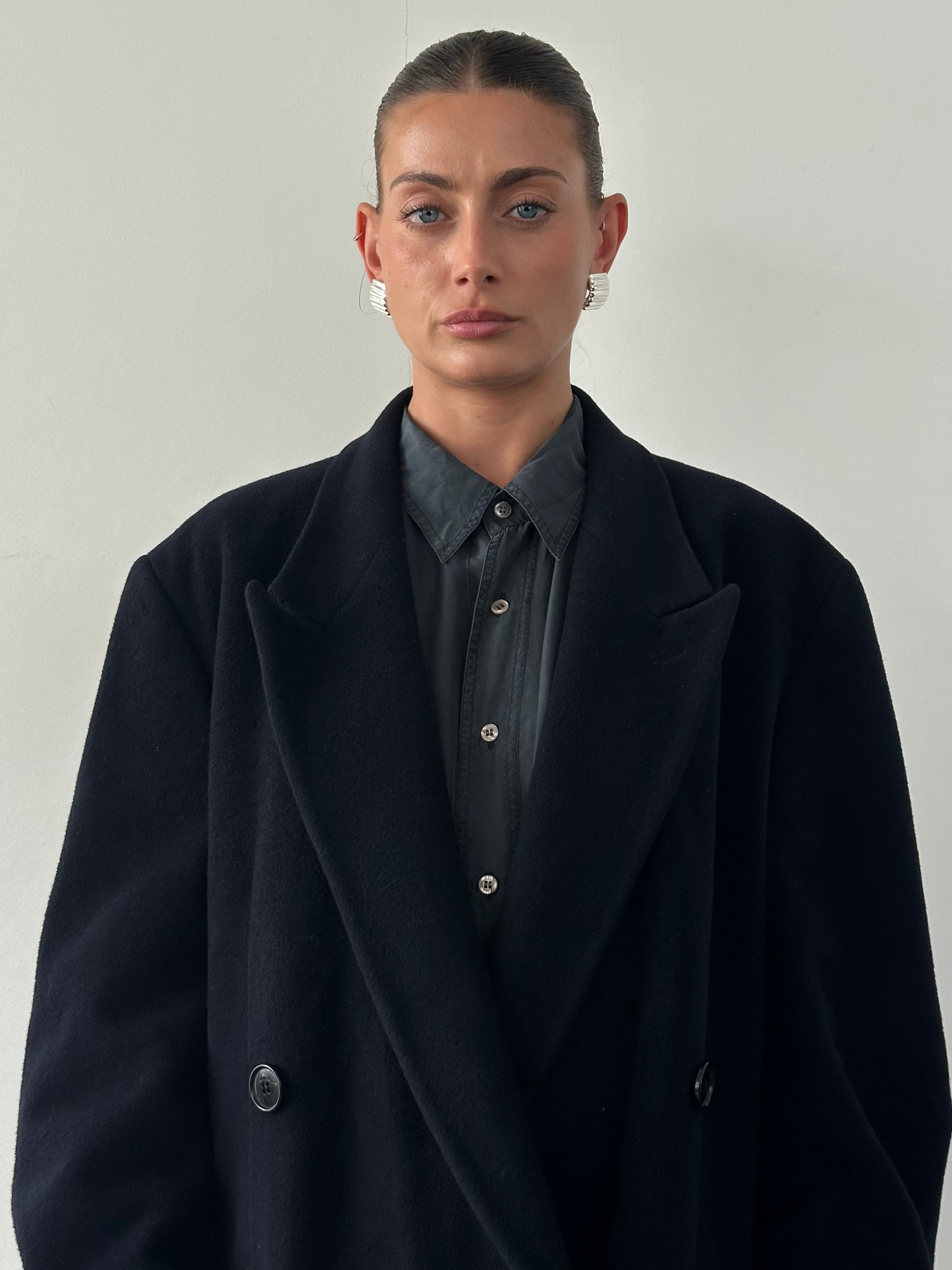 Emporio Armani wool cashmere double-breasted coat in XL/XXL, stylish outerwear with classic design and luxurious fabric.