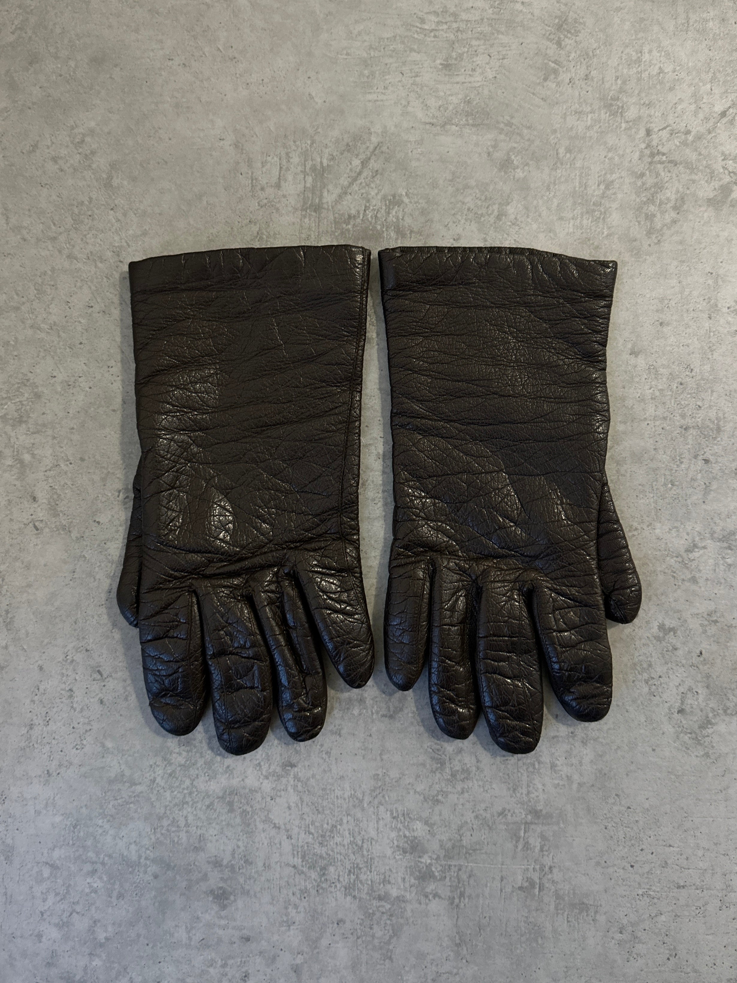 Vintage 1980s leather gloves in size S, classic black gloves with detailed stitching and a sleek, timeless design.