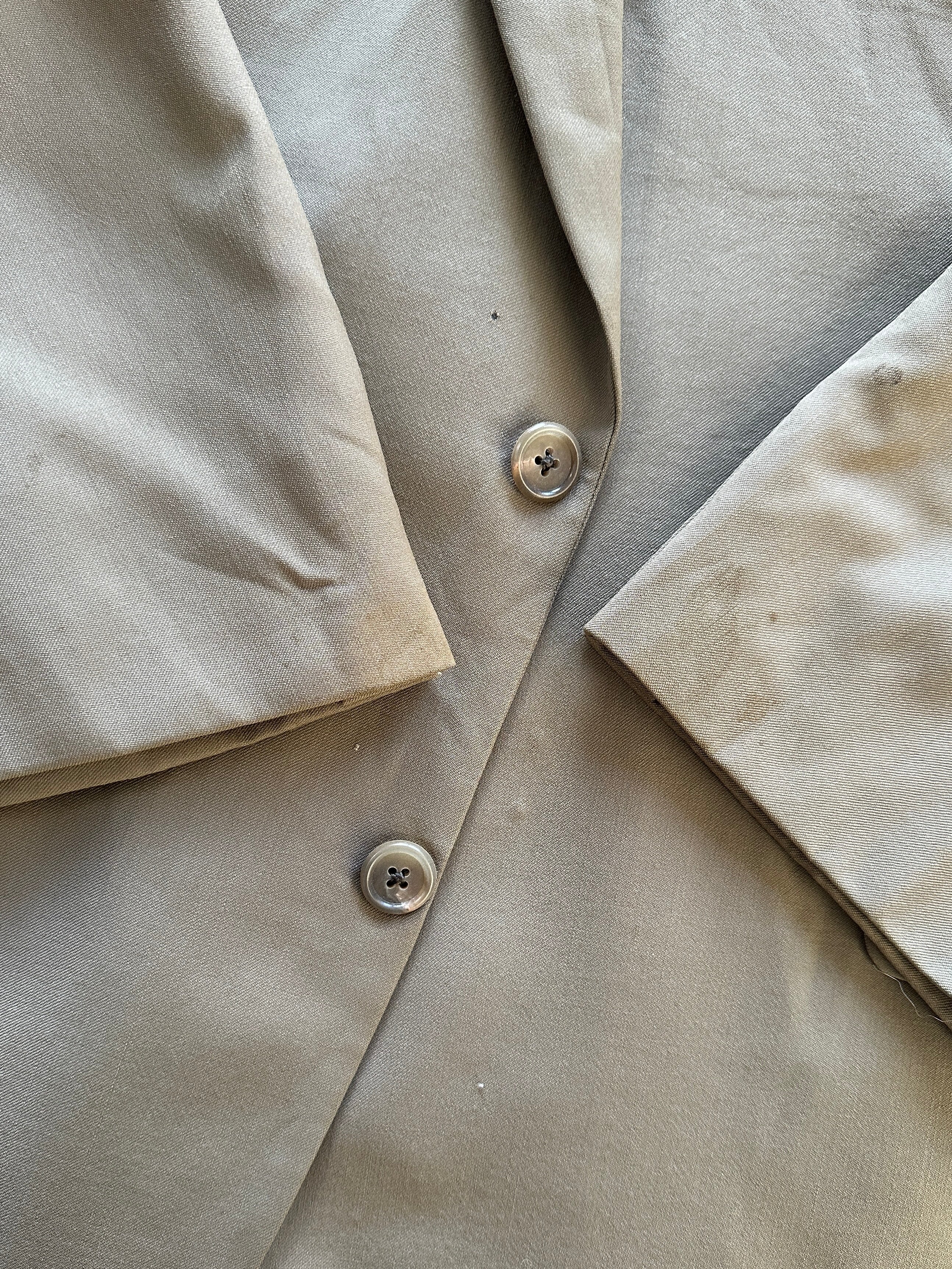 Burberry pure wool single-breasted blazer in XXL size, tailored fit with classic lapels and button closure, in neutral color.